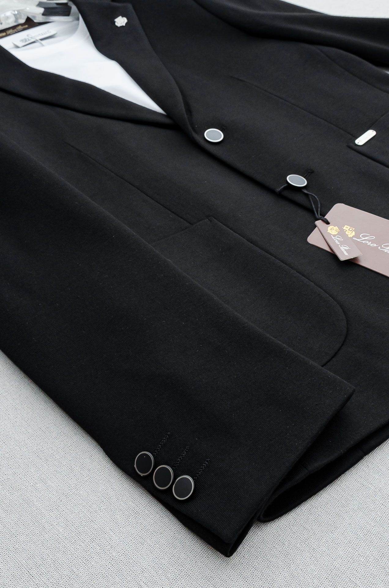 🌾Loro*Piana / lP🆕 1936FW最新羊毛混纺胸标点缀男士商务休闲西服#舒适有弹力，区别于