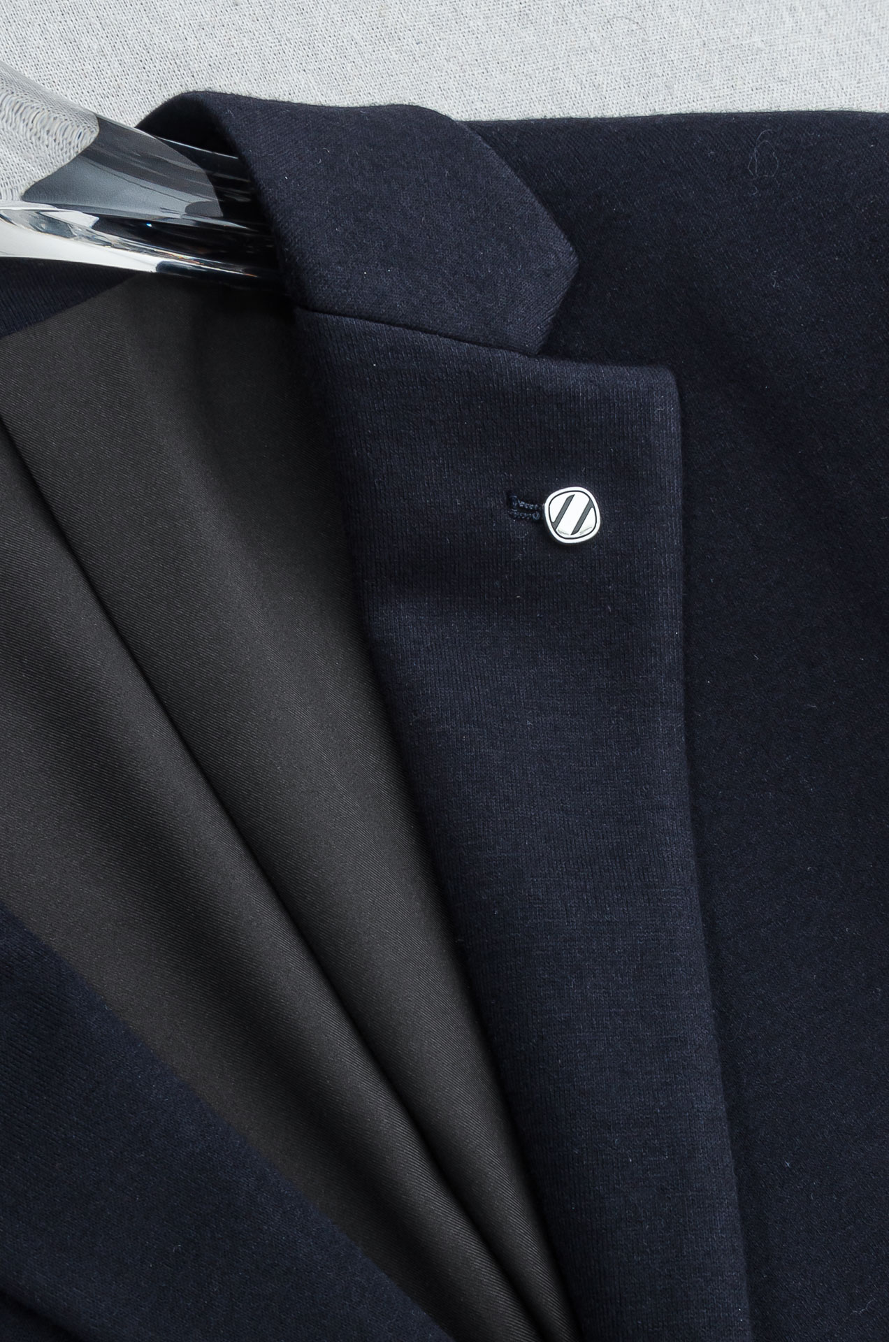 zegna杰尼亚2026FW羊毛混纺胸标点缀男士商务休闲西服#舒适有弹力，区别于普通的西装面料，这个是含