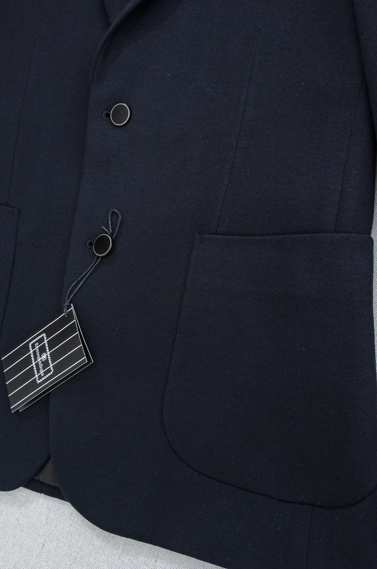 zegna杰尼亚2026FW羊毛混纺胸标点缀男士商务休闲西服#舒适有弹力，区别于普通的西装面料，这个是含