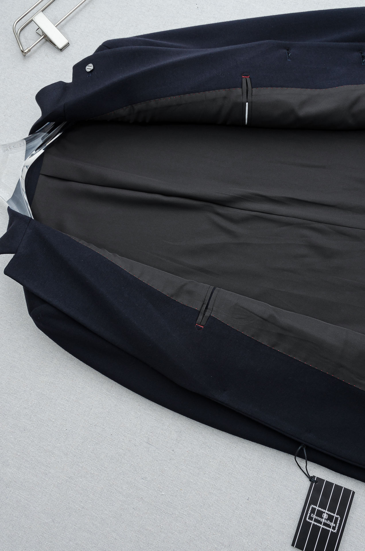 zegna杰尼亚2026FW羊毛混纺胸标点缀男士商务休闲西服#舒适有弹力，区别于普通的西装面料，这个是含