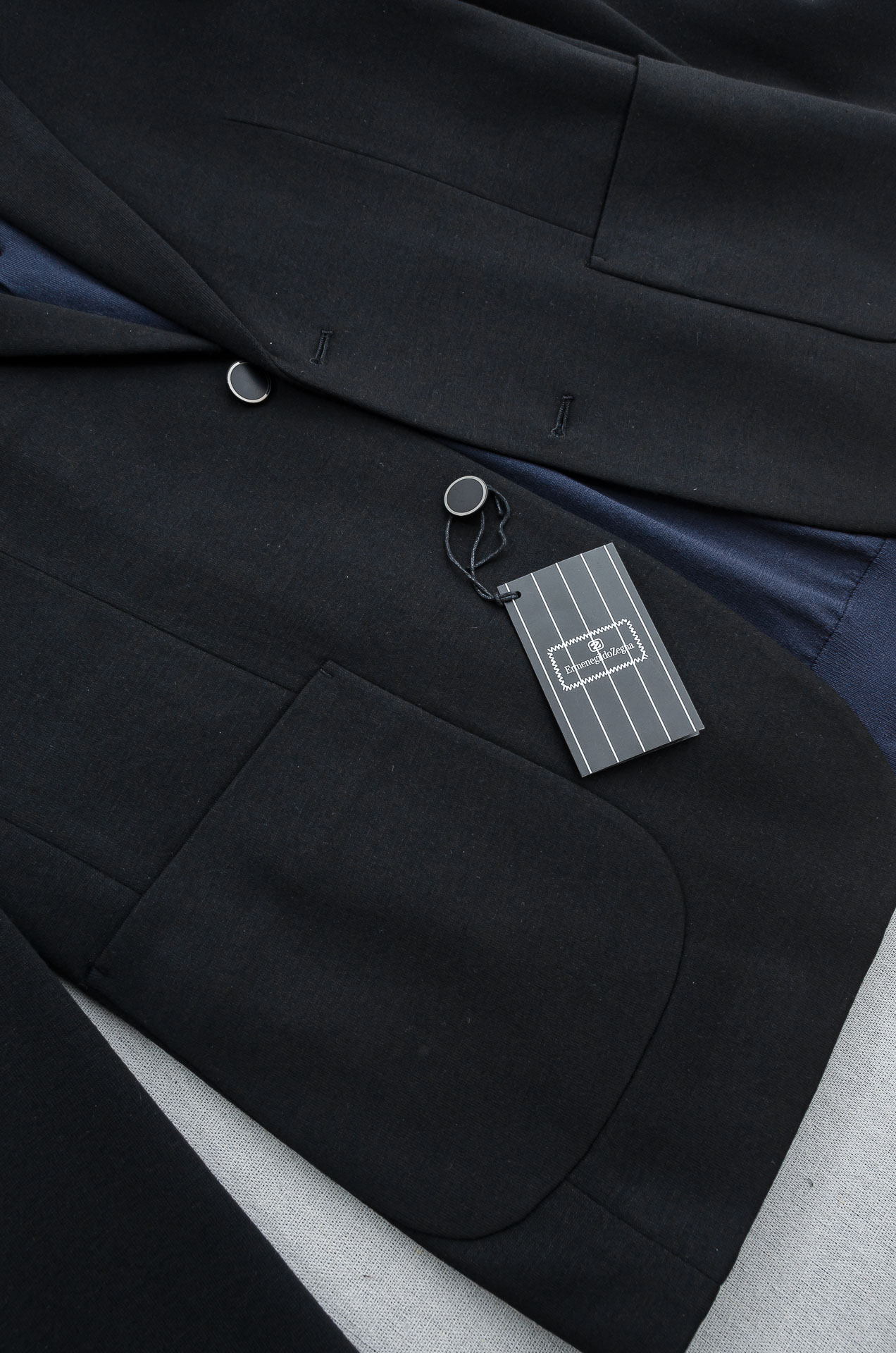 zegna杰尼亚2026FW羊毛混纺胸标点缀男士商务休闲西服#舒适有弹力，区别于普通的西装面料，这个是含