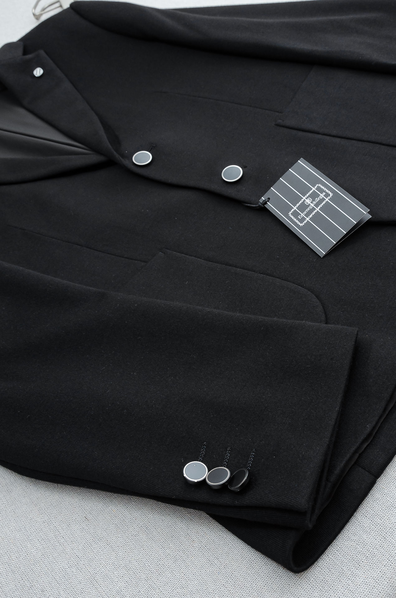 zegna杰尼亚2026FW羊毛混纺胸标点缀男士商务休闲西服#舒适有弹力，区别于普通的西装面料，这个是含