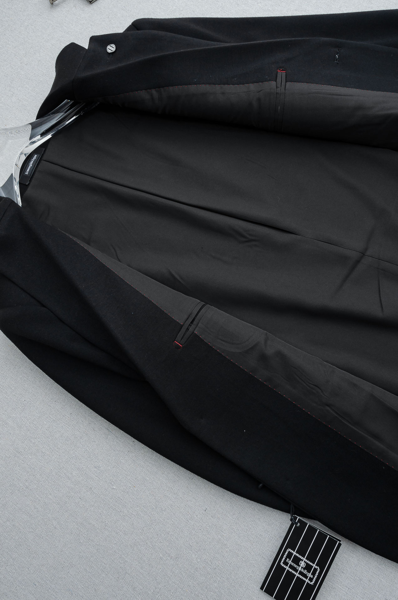 zegna杰尼亚2026FW羊毛混纺胸标点缀男士商务休闲西服#舒适有弹力，区别于普通的西装面料，这个是含