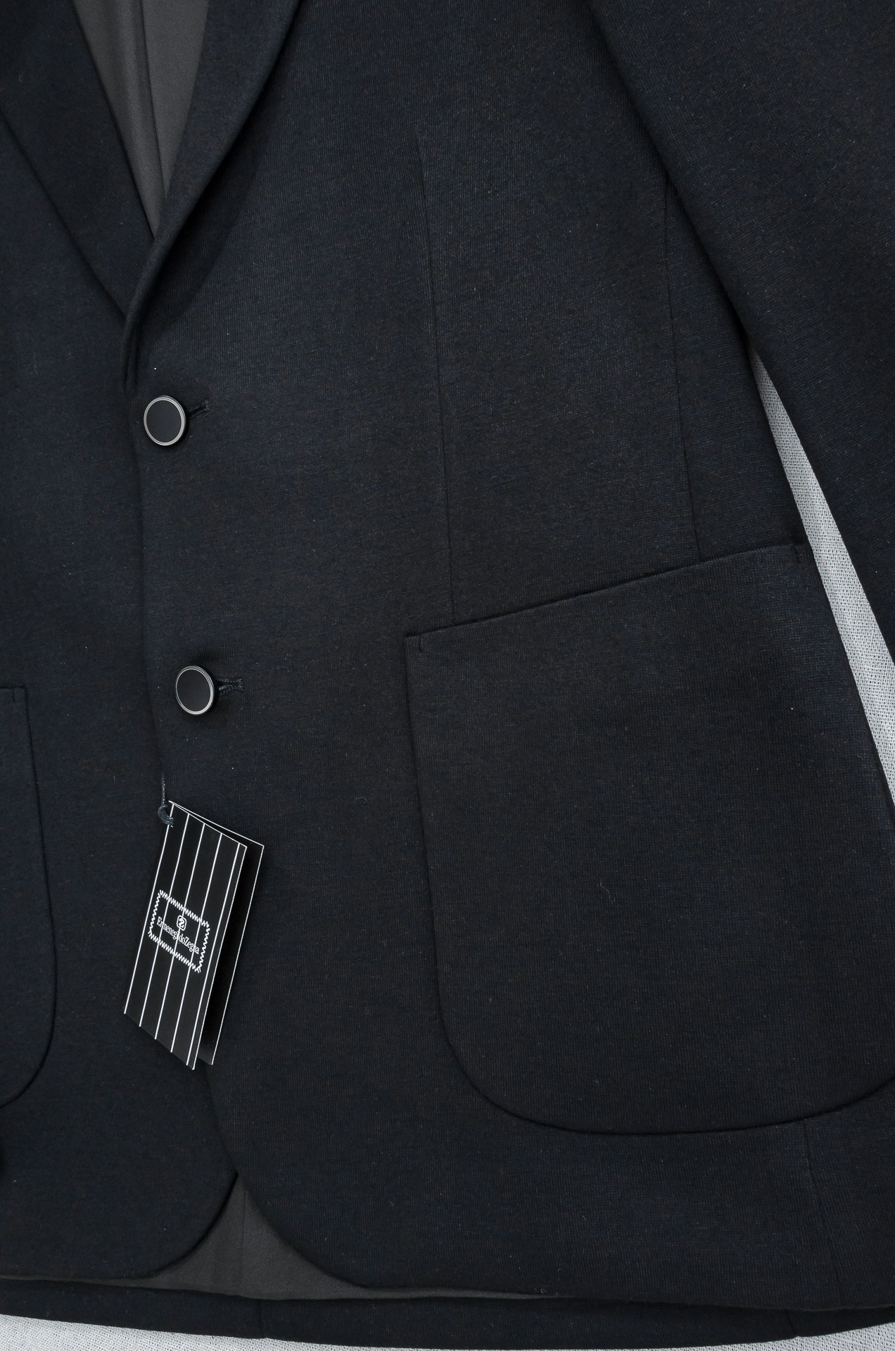 zegna杰尼亚2026FW羊毛混纺胸标点缀男士商务休闲西服#舒适有弹力，区别于普通的西装面料，这个是含