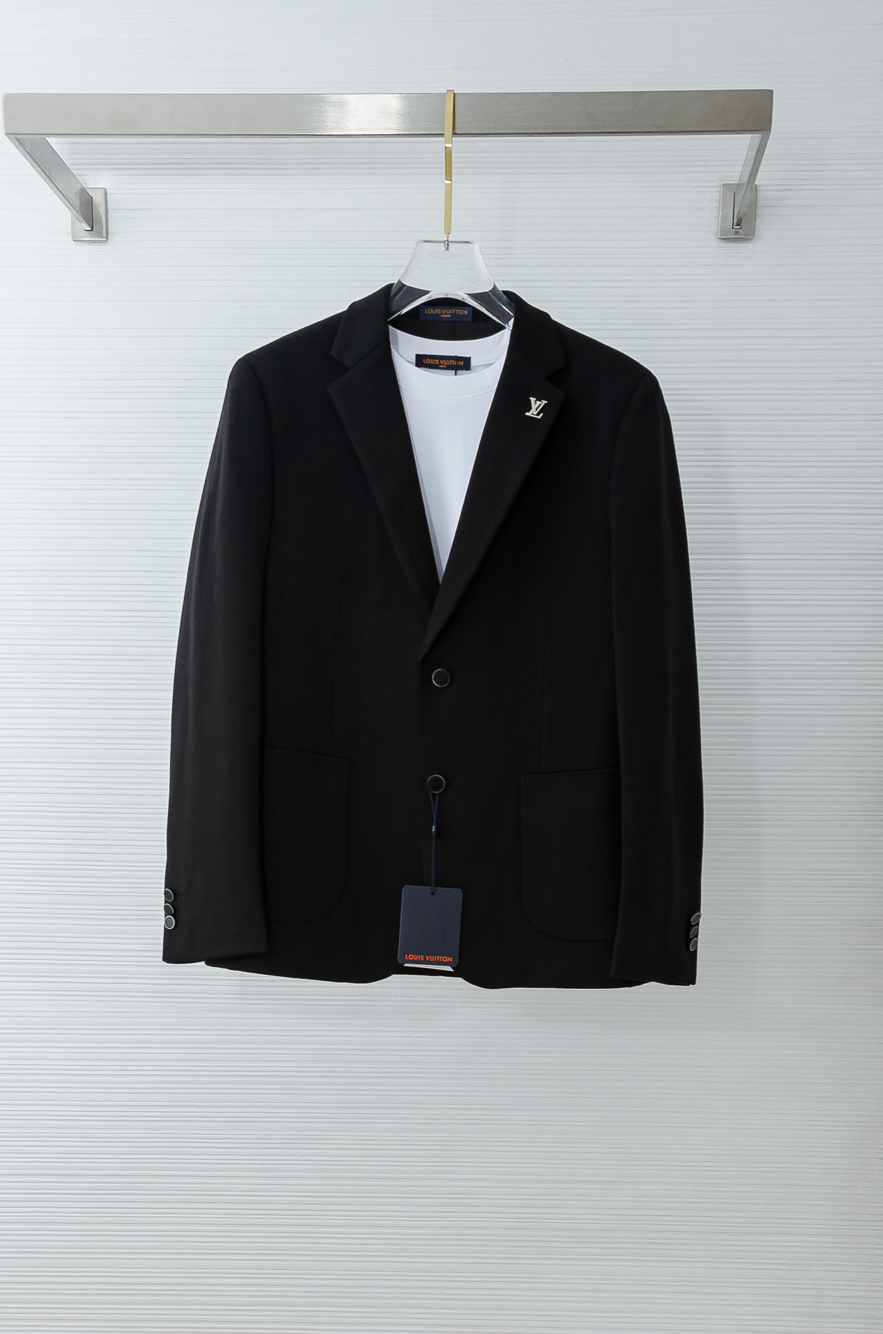 LV 2026FW最新羊毛混纺胸标点缀男士商务休闲西服#舒适有弹力，区别于普通的西装面料，这个是含羊毛的