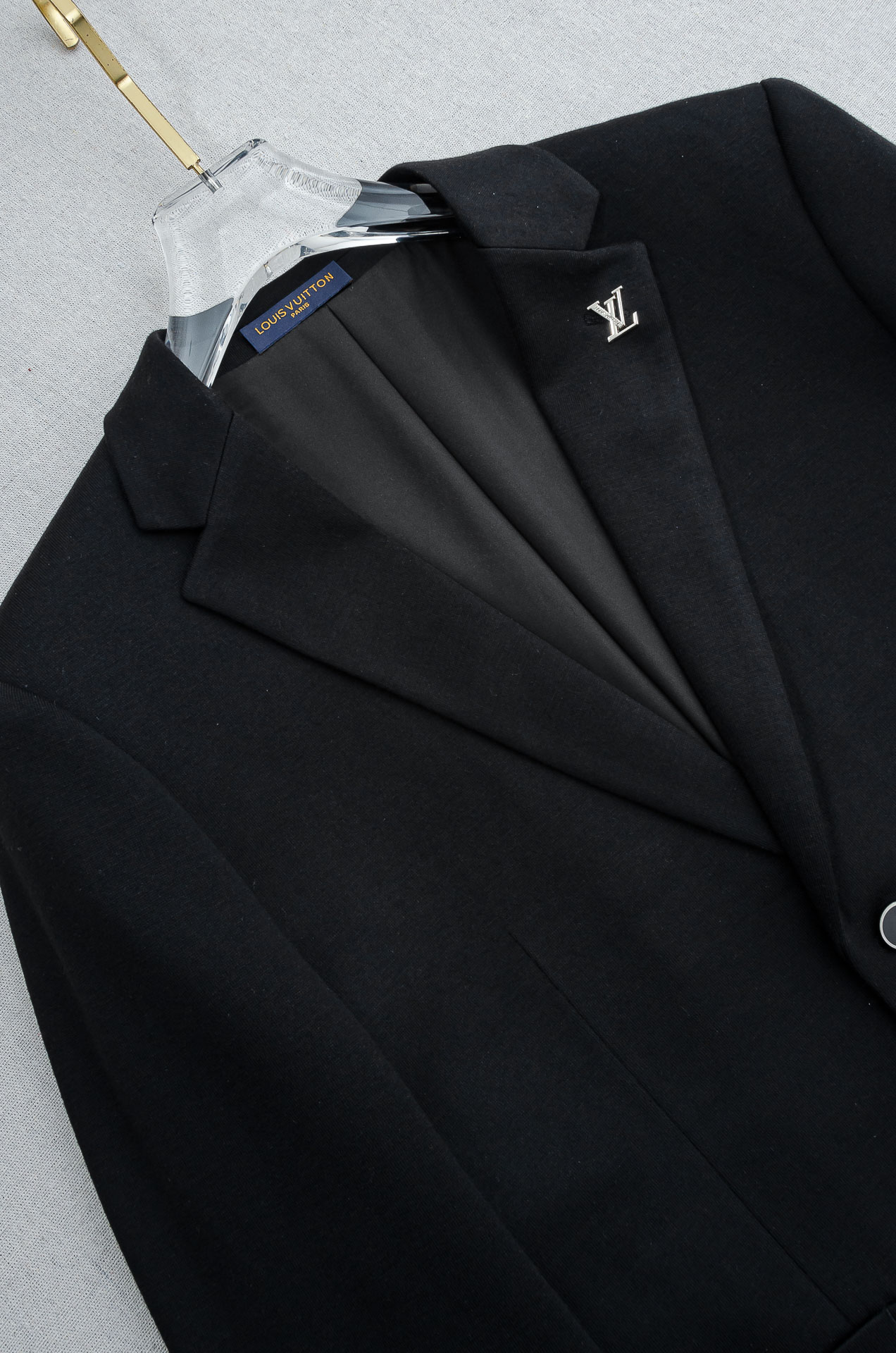 LV 2026FW最新羊毛混纺胸标点缀男士商务休闲西服#舒适有弹力，区别于普通的西装面料，这个是含羊毛的