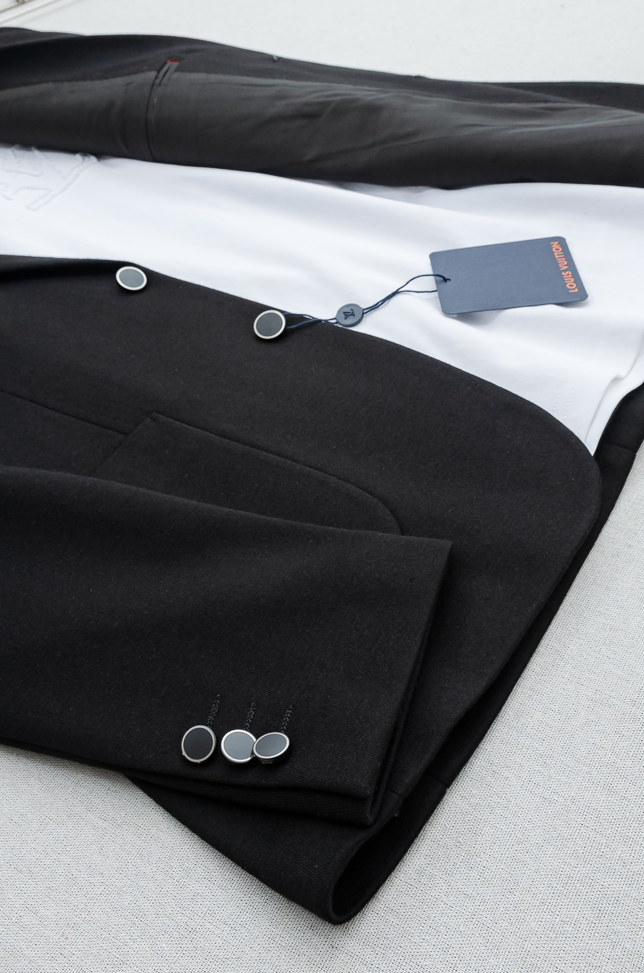 LV 2026FW羊毛混纺胸标点缀男士商务休闲西服#舒适有弹力，区别于普通的西装面料，这个是含羊毛的针织