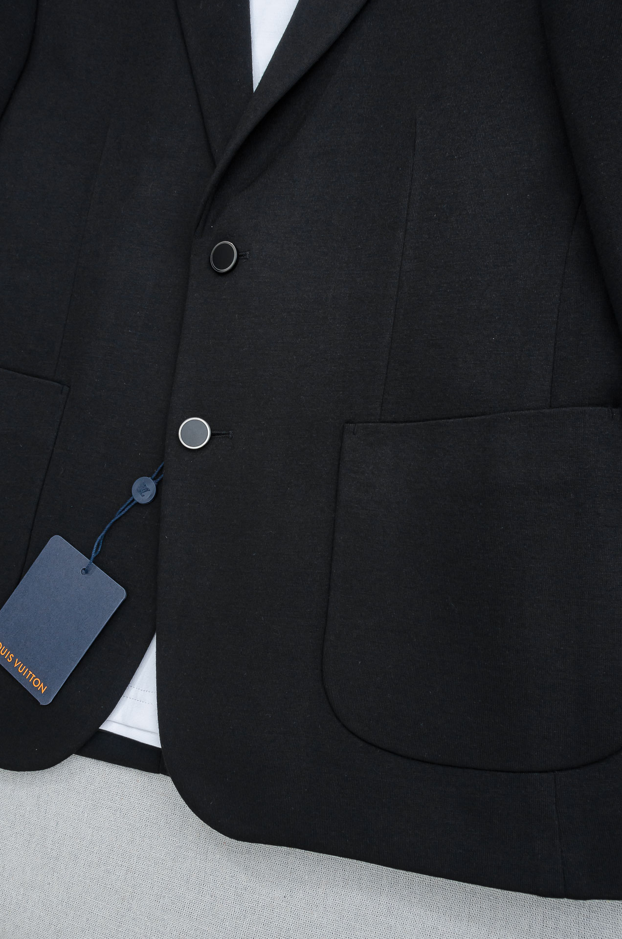 LV 2026FW羊毛混纺胸标点缀男士商务休闲西服#舒适有弹力，区别于普通的西装面料，这个是含羊毛的针织