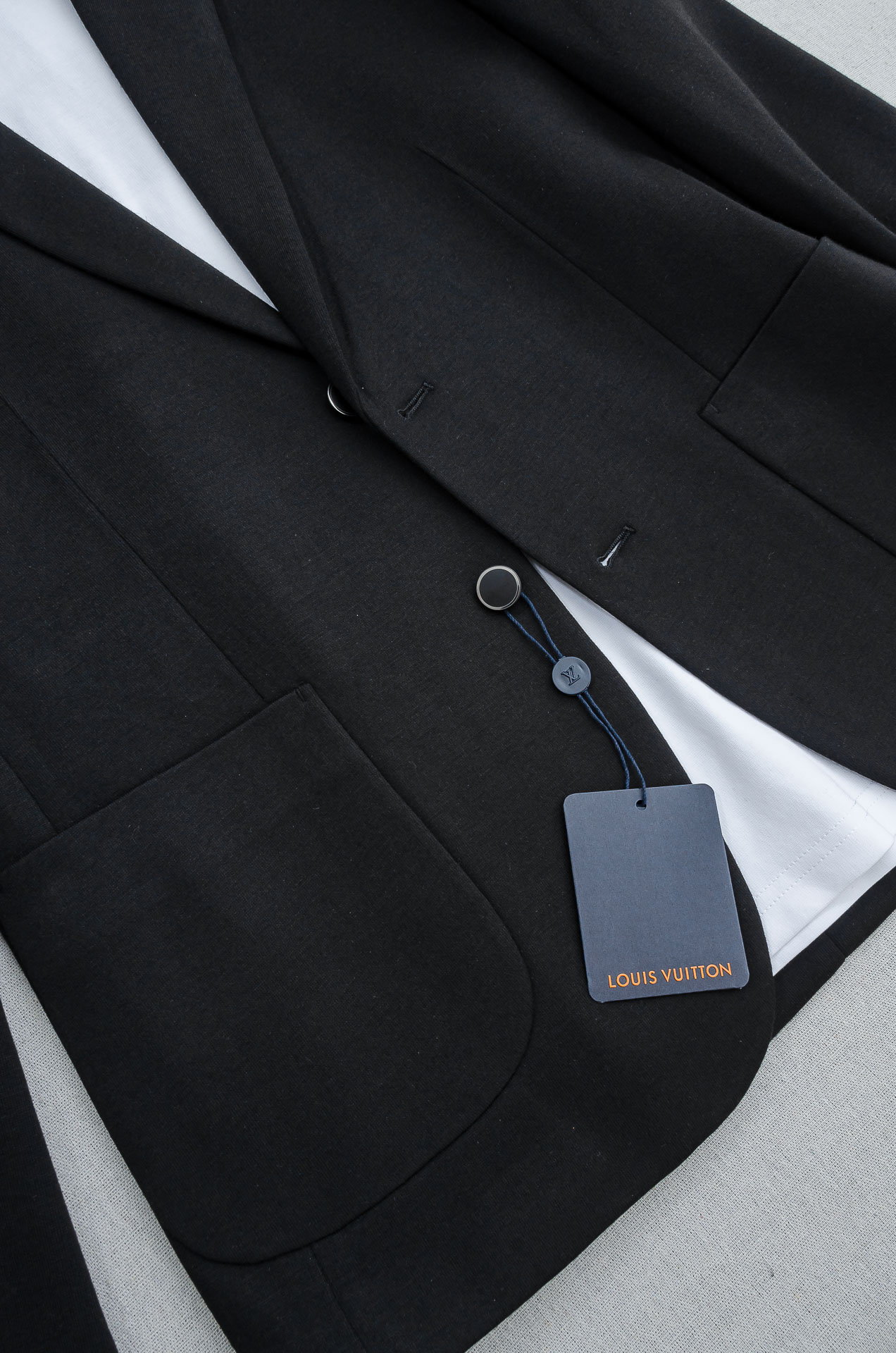 LV 2026FW羊毛混纺胸标点缀男士商务休闲西服#舒适有弹力，区别于普通的西装面料，这个是含羊毛的针织