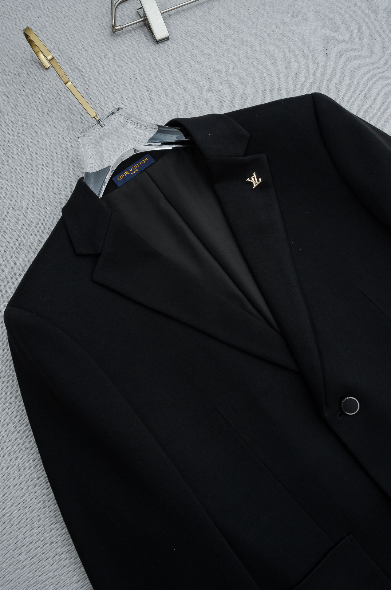 LV 2026FW羊毛混纺胸标点缀男士商务休闲西服#舒适有弹力，区别于普通的西装面料，这个是含羊毛的针织