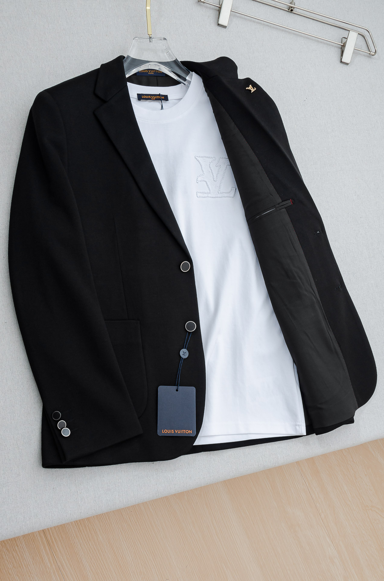 LV 2026FW羊毛混纺胸标点缀男士商务休闲西服#舒适有弹力，区别于普通的西装面料，这个是含羊毛的针织