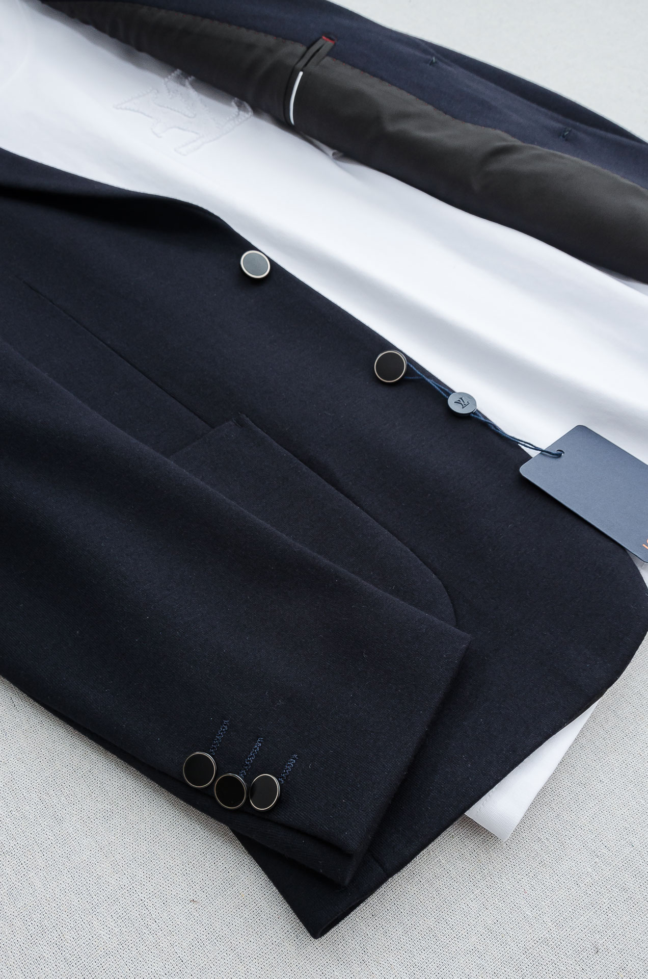 LV 2026FW羊毛混纺胸标点缀男士商务休闲西服#舒适有弹力，区别于普通的西装面料，这个是含羊毛的针织