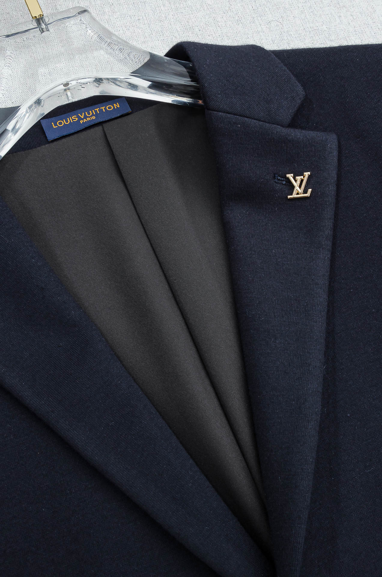 LV 2026FW羊毛混纺胸标点缀男士商务休闲西服#舒适有弹力，区别于普通的西装面料，这个是含羊毛的针织