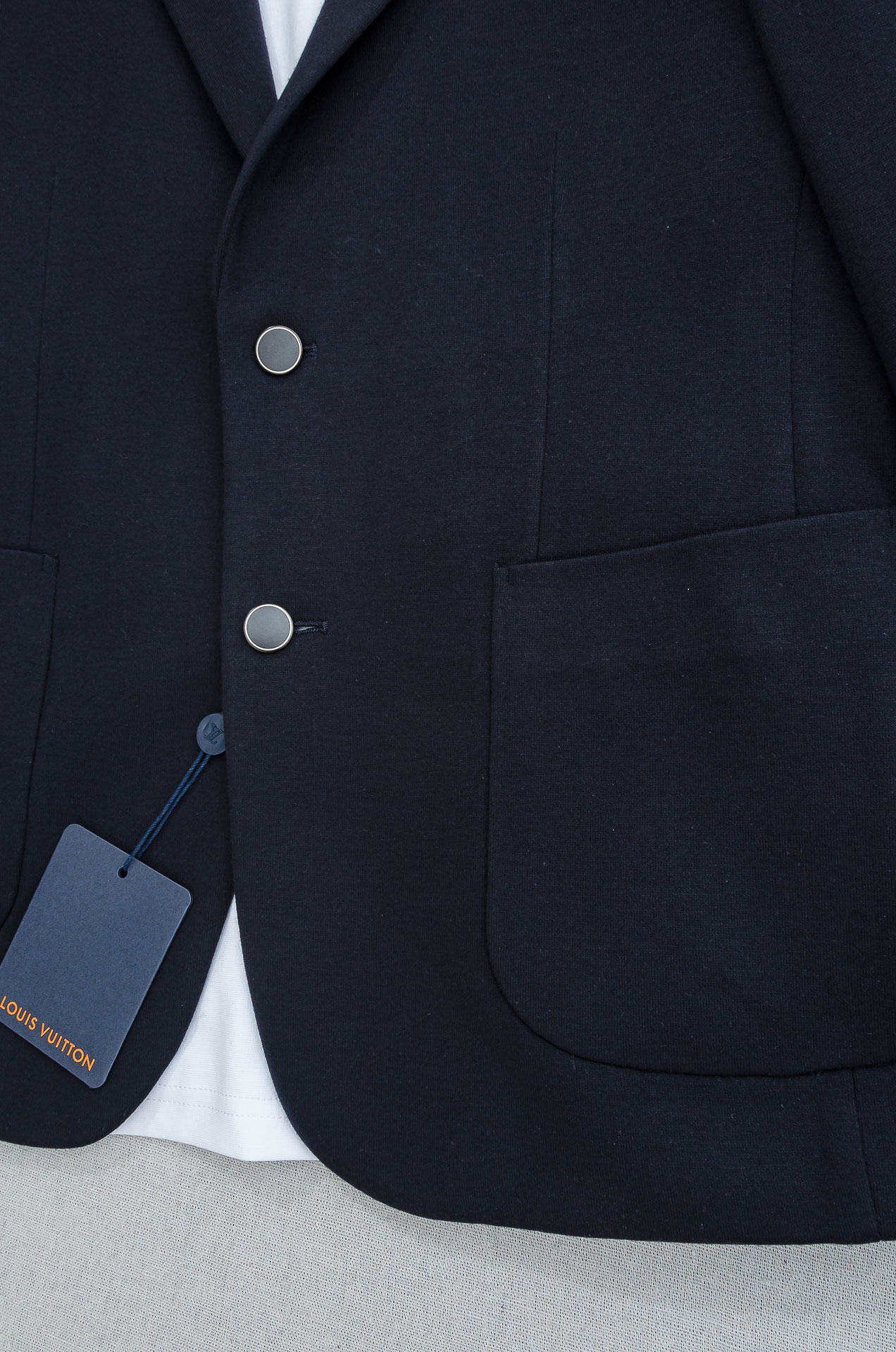 LV 2026FW最新羊毛混纺胸标点缀男士商务休闲西服#舒适有弹力，区别于普通的西装面料，这个是含羊毛的