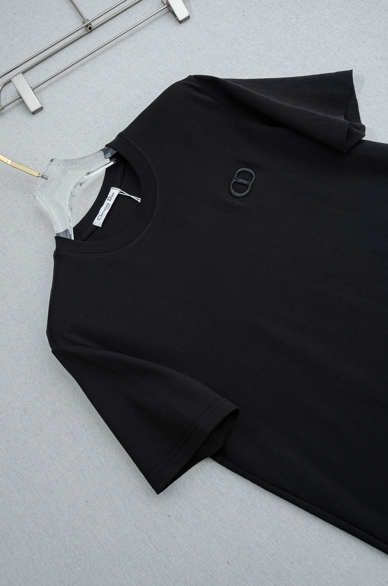 🌾 Dior迪奥 2026ss春夏新品 ，男士商务休闲纯色圆领短袖T桖衫#面料属性皆为上乘，网眼结构细腻