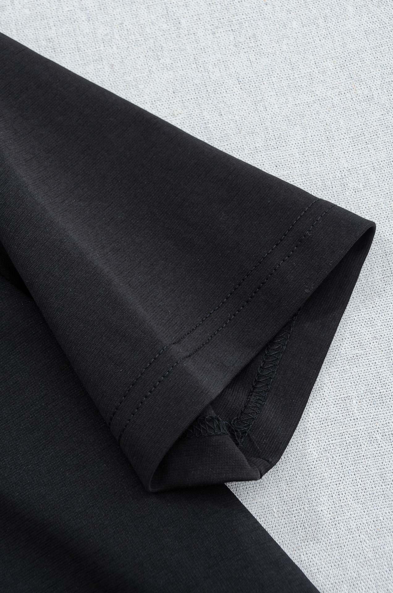 🌾 Dior迪奥 2026ss春夏新品 ，男士商务休闲纯色圆领短袖T桖衫#面料属性皆为上乘，网眼结构细腻