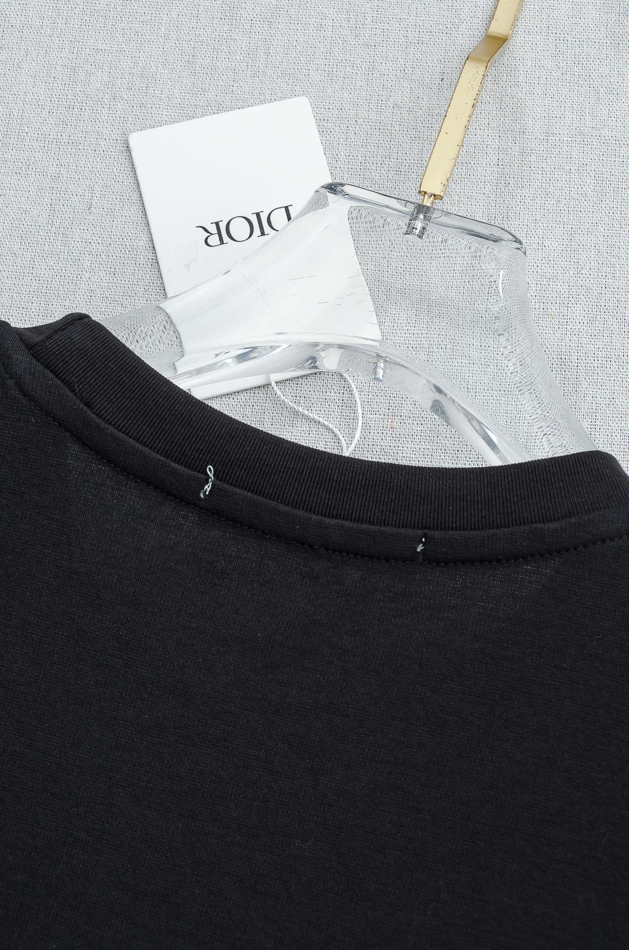 🌾 Dior迪奥 2026ss春夏新品 ，男士商务休闲纯色圆领短袖T桖衫#面料属性皆为上乘，网眼结构细腻