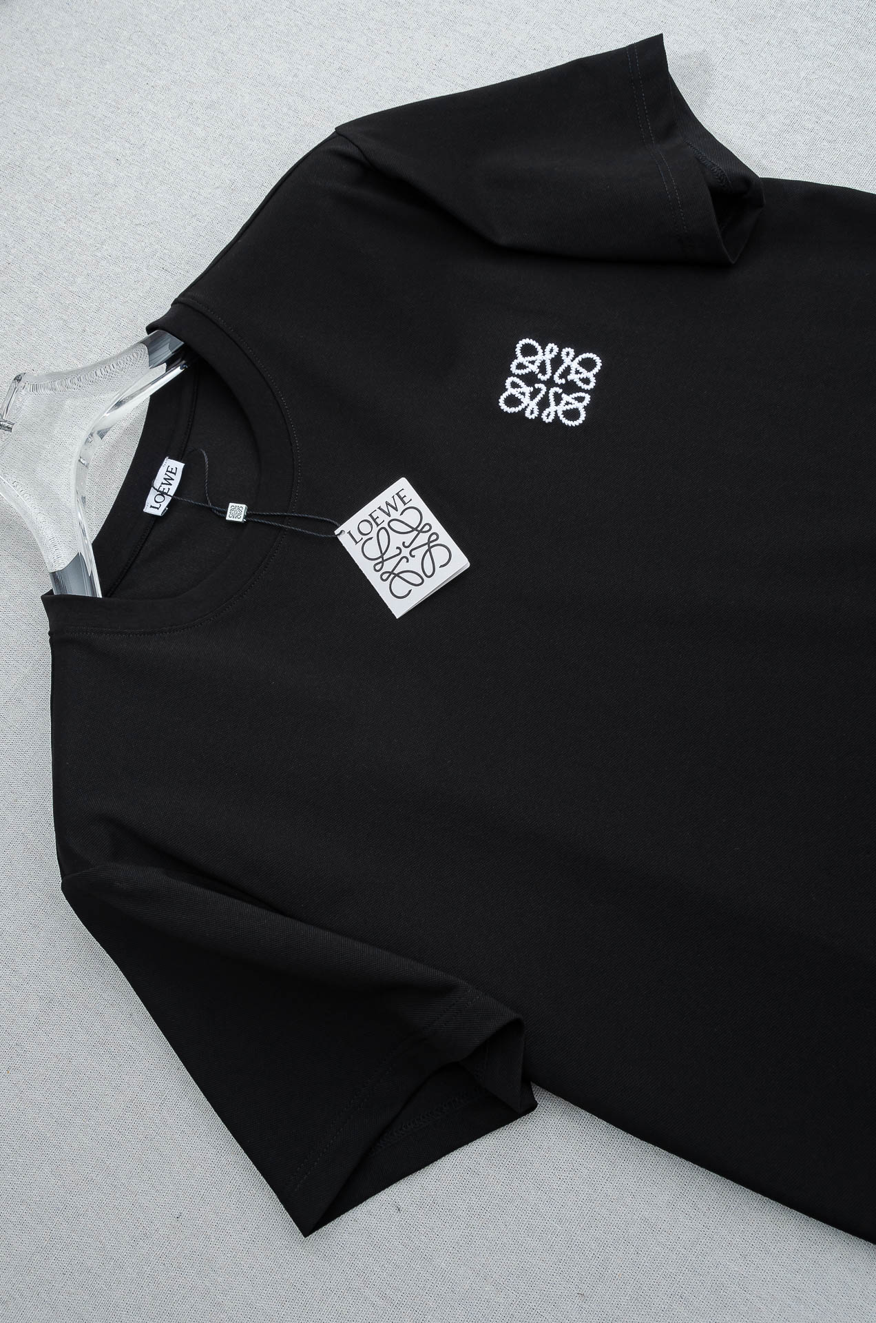 🌾 LOEWE罗意威 2026ss春夏新品 ，男士商务休闲纯色圆领短袖T桖衫#面料属性皆为上乘，网眼结构