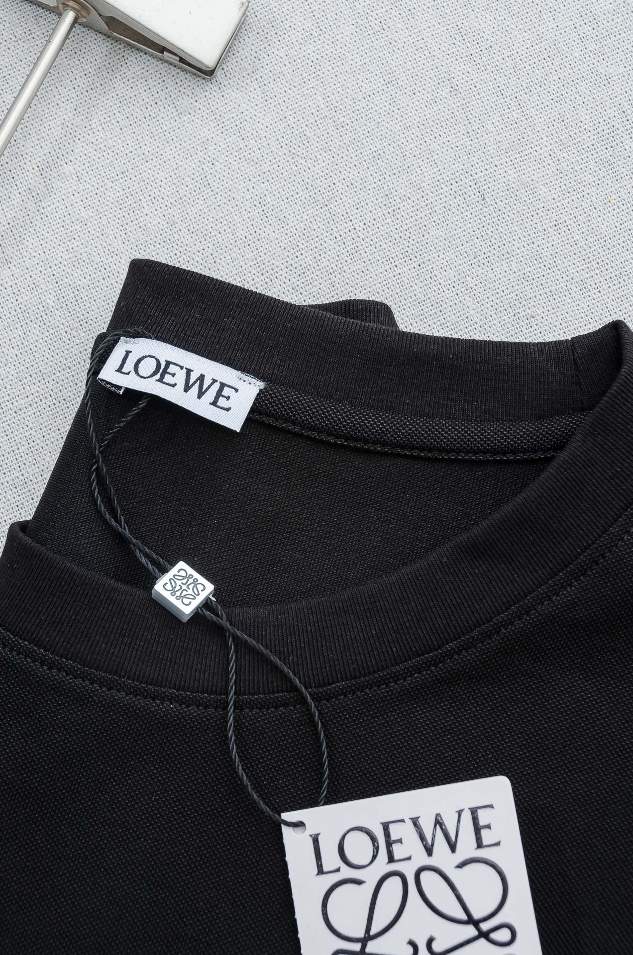 🌾 LOEWE罗意威 2026ss春夏新品 ，男士商务休闲纯色圆领短袖T桖衫#面料属性皆为上乘，网眼结构