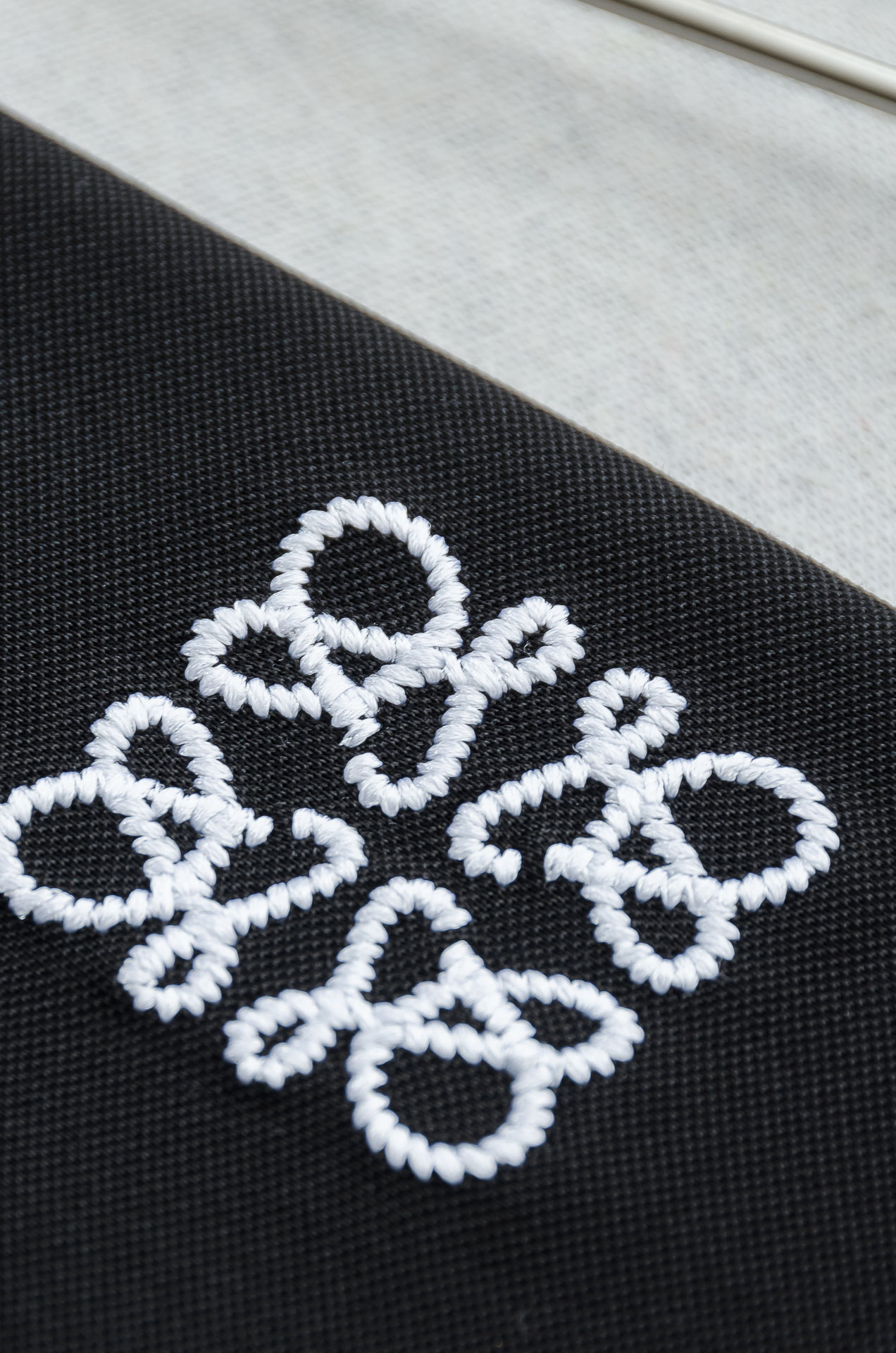 🌾 LOEWE罗意威 2026ss春夏新品 ，男士商务休闲纯色圆领短袖T桖衫#面料属性皆为上乘，网眼结构