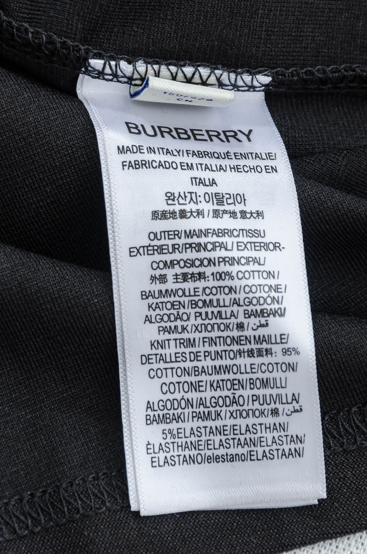 BURBERRY巴宝莉2026ss最新全身暗纹提花logo定制面料皆为上乘，网眼结构细腻自然，经过水洗后