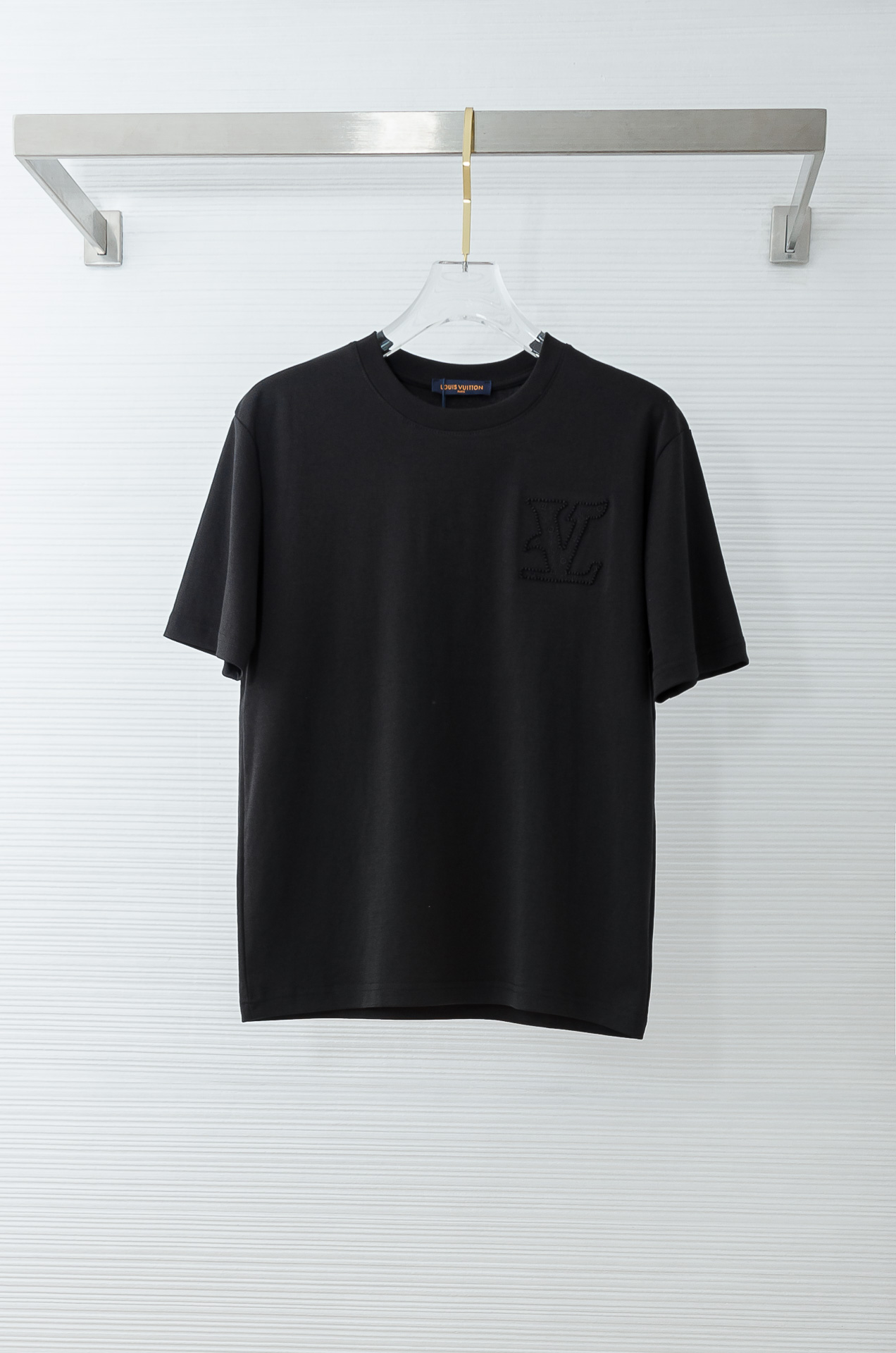 🌾 LV 2026ss春夏新品 ，男士休闲纯色圆领短袖T桖衫#面料属性皆为上乘，网眼结构细腻自然，经过水