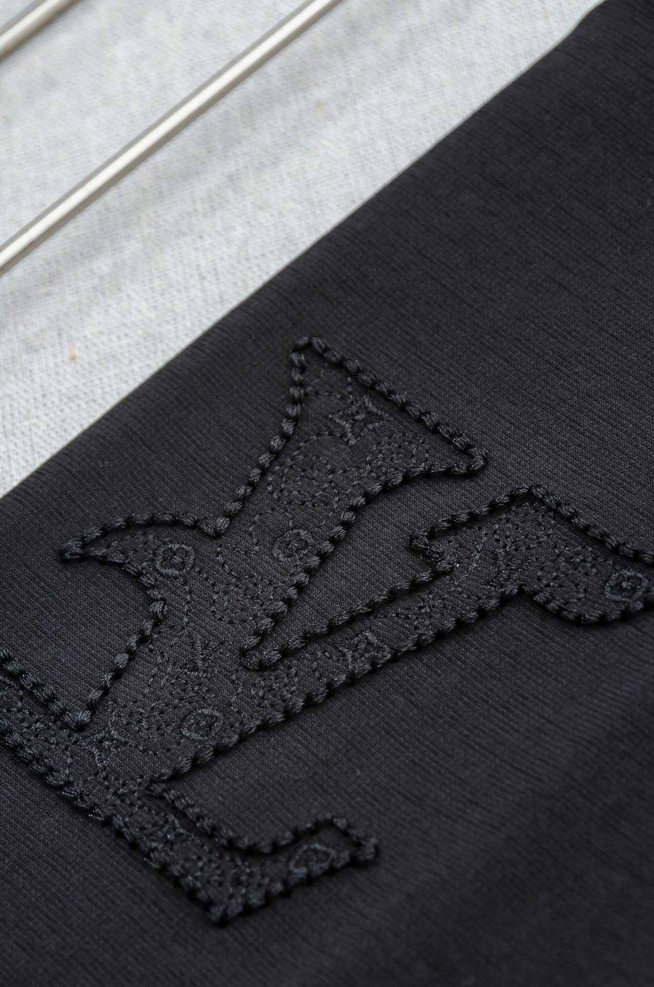 🌾 LV 2026ss春夏新品 ，男士休闲纯色圆领短袖T桖衫#面料属性皆为上乘，网眼结构细腻自然，经过水