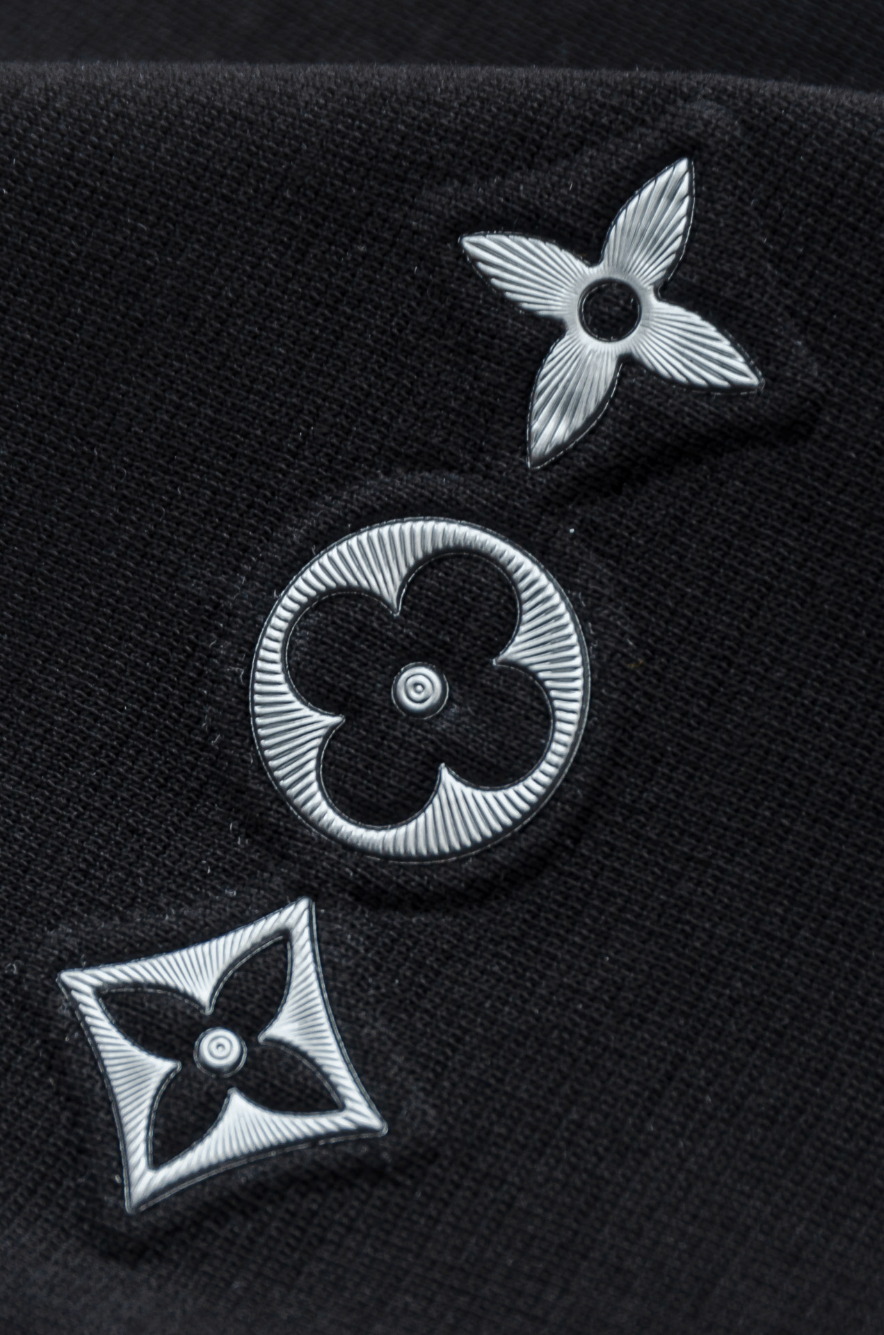 🌾 LV 2026ss春夏新品 ，男士休闲纯色圆领短袖T桖衫#面料属性皆为上乘，网眼结构细腻自然，经过水