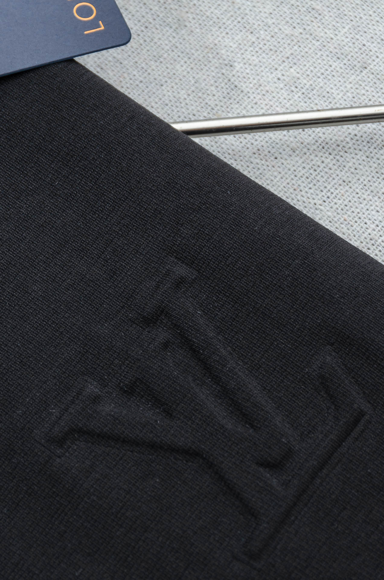 🌾 LV 2026ss春夏新品 ，男士休闲纯色圆领短袖T桖衫#面料属性皆为上乘，网眼结构细腻自然，经过水