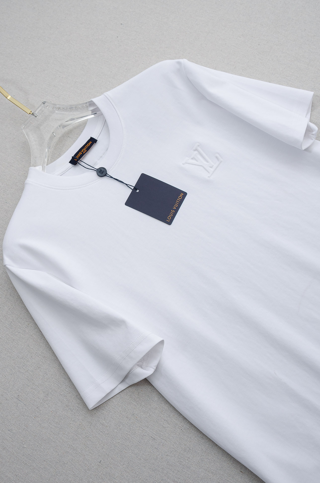 🌾 LV 2026ss春夏新品 ，男士休闲纯色圆领短袖T桖衫#面料属性皆为上乘，网眼结构细腻自然，经过水