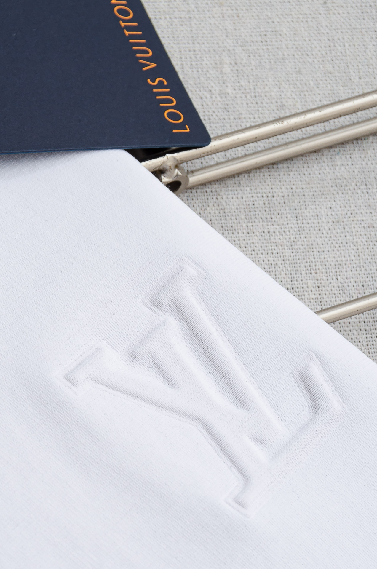 🌾 LV 2026ss春夏新品 ，男士休闲纯色圆领短袖T桖衫#面料属性皆为上乘，网眼结构细腻自然，经过水