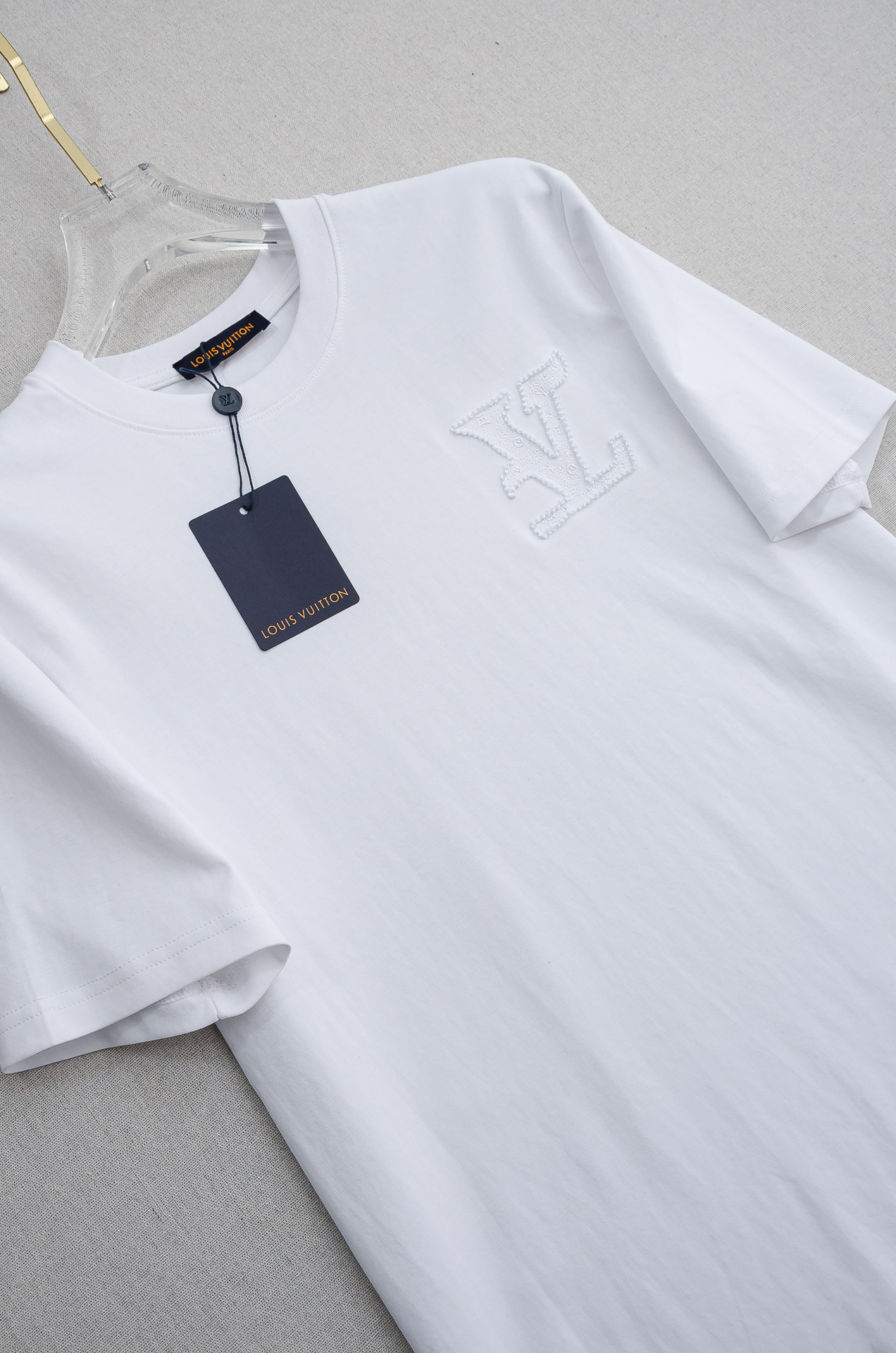 🌾 LV 2026ss春夏新品 ，男士休闲纯色圆领短袖T桖衫#面料属性皆为上乘，网眼结构细腻自然，经过水