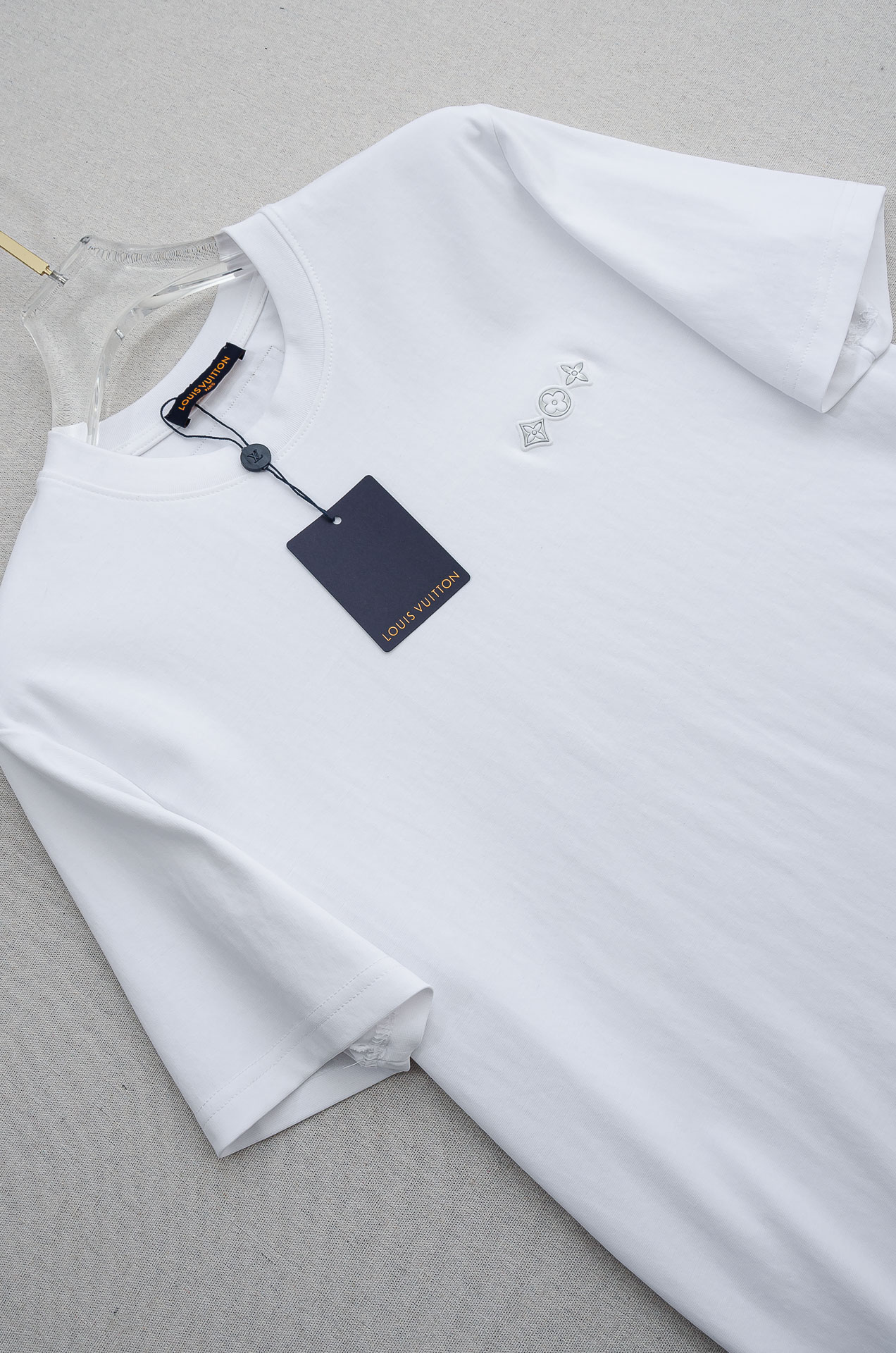 🌾 LV 2026ss春夏新品 ，男士休闲纯色圆领短袖T桖衫#面料属性皆为上乘，网眼结构细腻自然，经过水