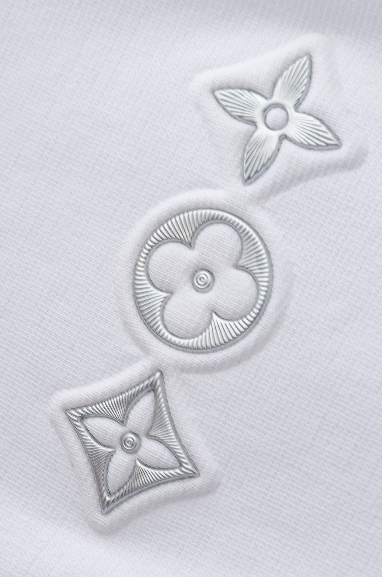 🌾 LV 2026ss春夏新品 ，男士休闲纯色圆领短袖T桖衫#面料属性皆为上乘，网眼结构细腻自然，经过水