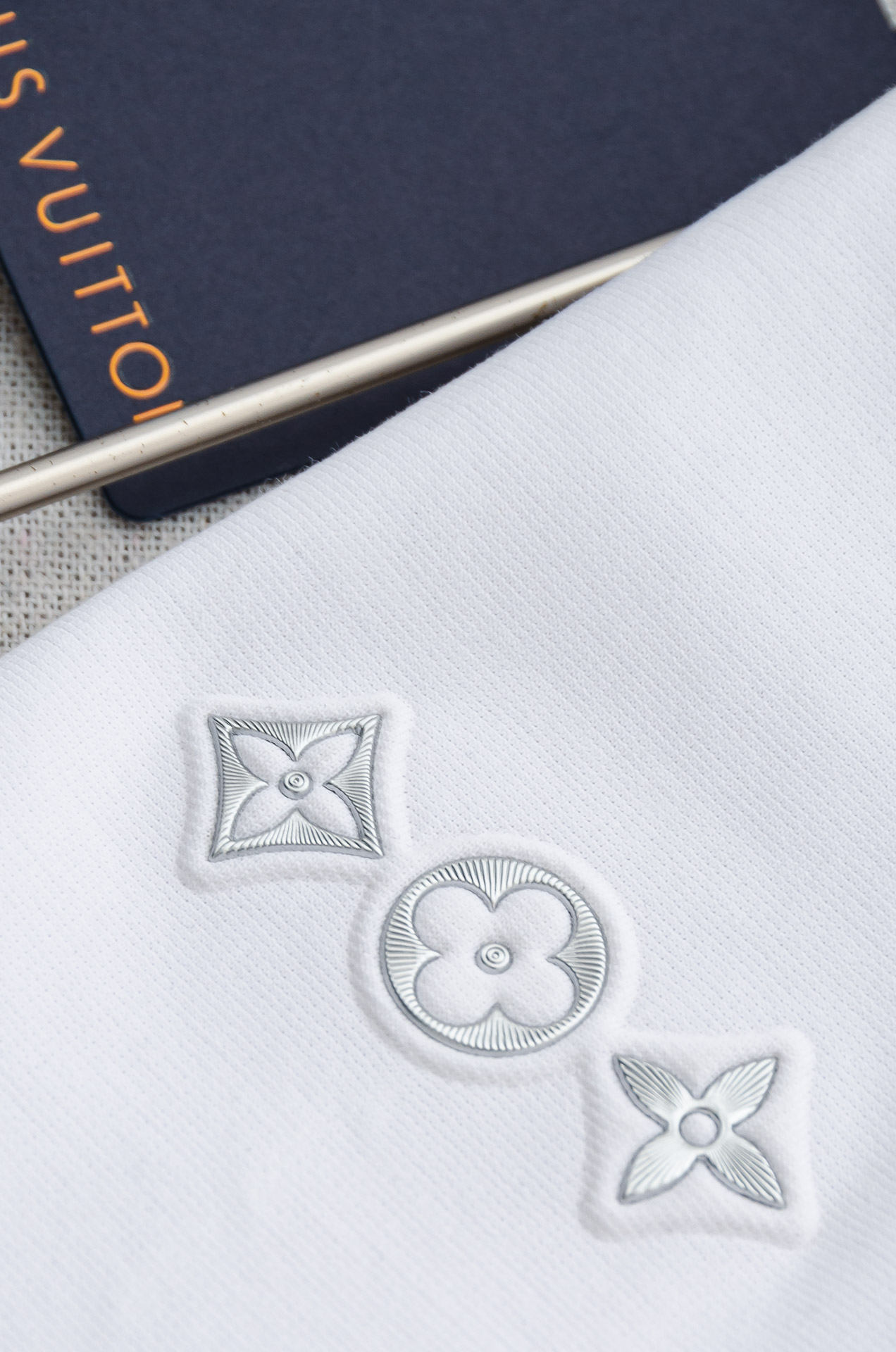 🌾 LV 2026ss春夏新品 ，男士休闲纯色圆领短袖T桖衫#面料属性皆为上乘，网眼结构细腻自然，经过水