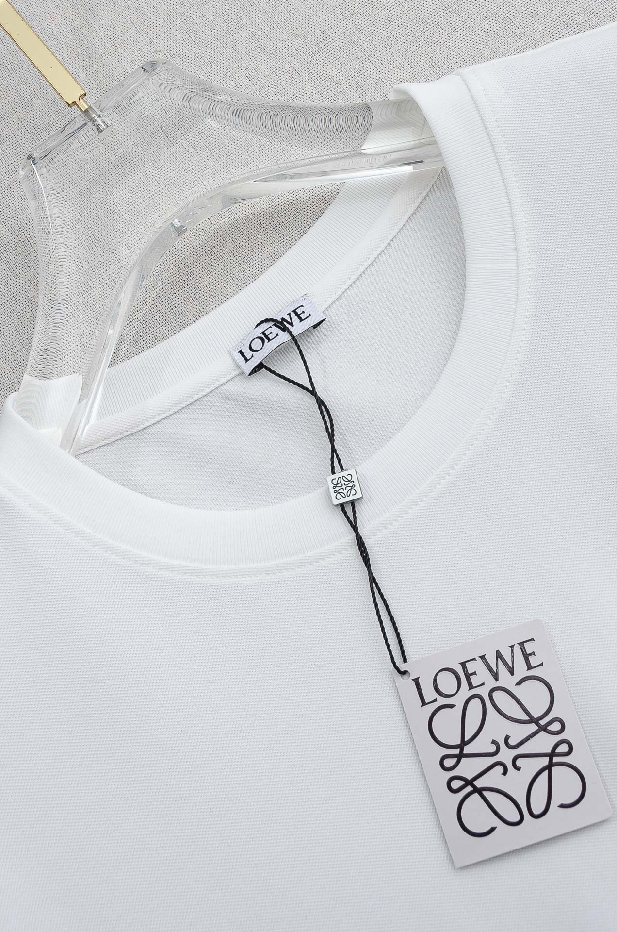 🌾 LOEWE罗意威 2026ss春夏新品 ，男士商务休闲纯色圆领短袖T桖衫#面料属性皆为上乘，网眼结构