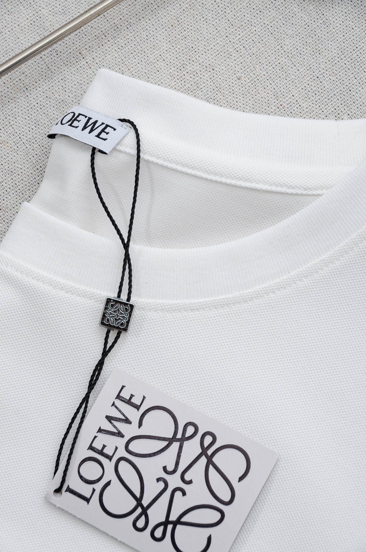 🌾 LOEWE罗意威 2026ss春夏新品 ，男士商务休闲纯色圆领短袖T桖衫#面料属性皆为上乘，网眼结构