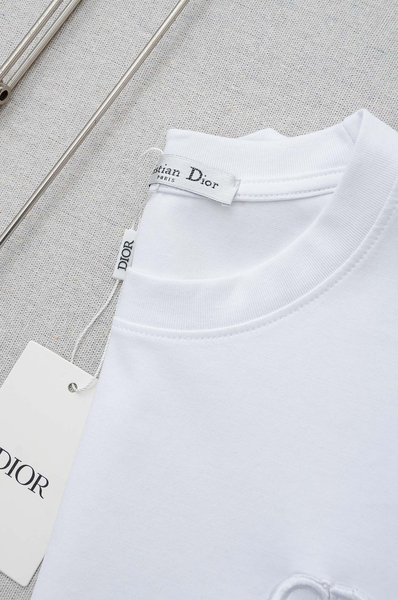 🌾 Dior迪奥 2026ss春夏新品 ，男士商务休闲纯色圆领短袖T桖衫#面料属性皆为上乘，网眼结构细腻