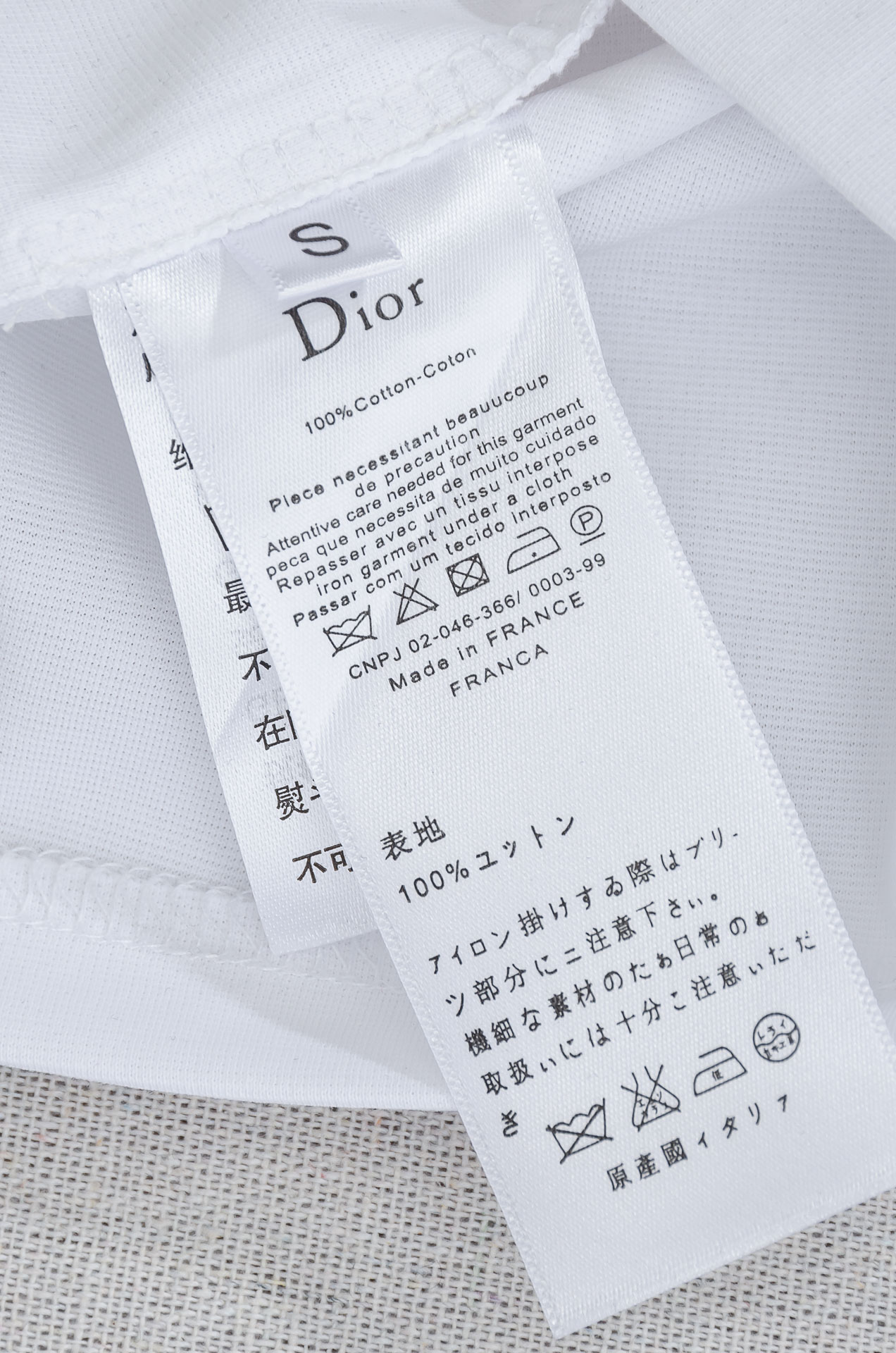 🌾 Dior迪奥 2026ss春夏新品 ，男士商务休闲纯色圆领短袖T桖衫#面料属性皆为上乘，网眼结构细腻