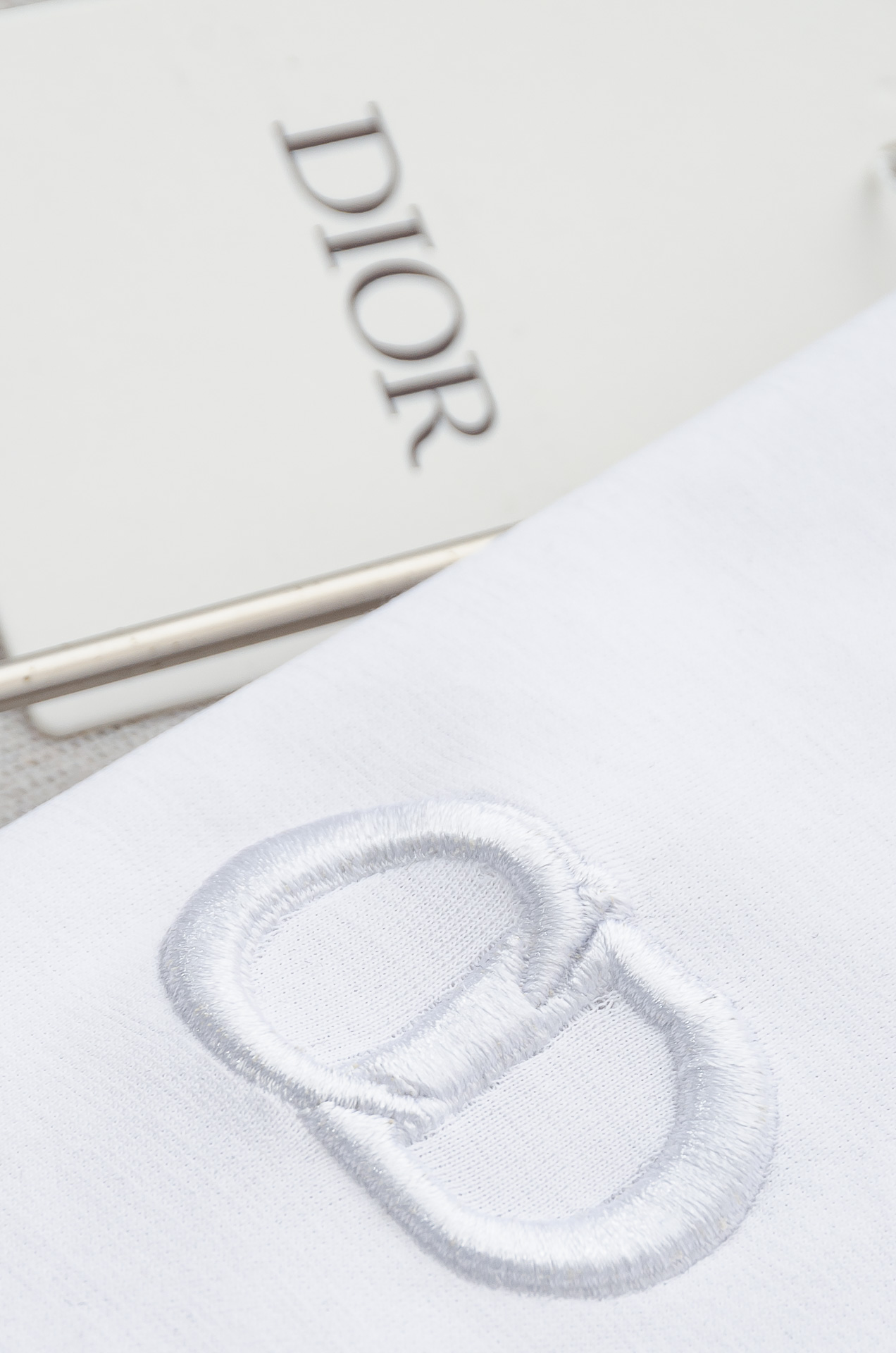 🌾 Dior迪奥 2026ss春夏新品 ，男士商务休闲纯色圆领短袖T桖衫#面料属性皆为上乘，网眼结构细腻