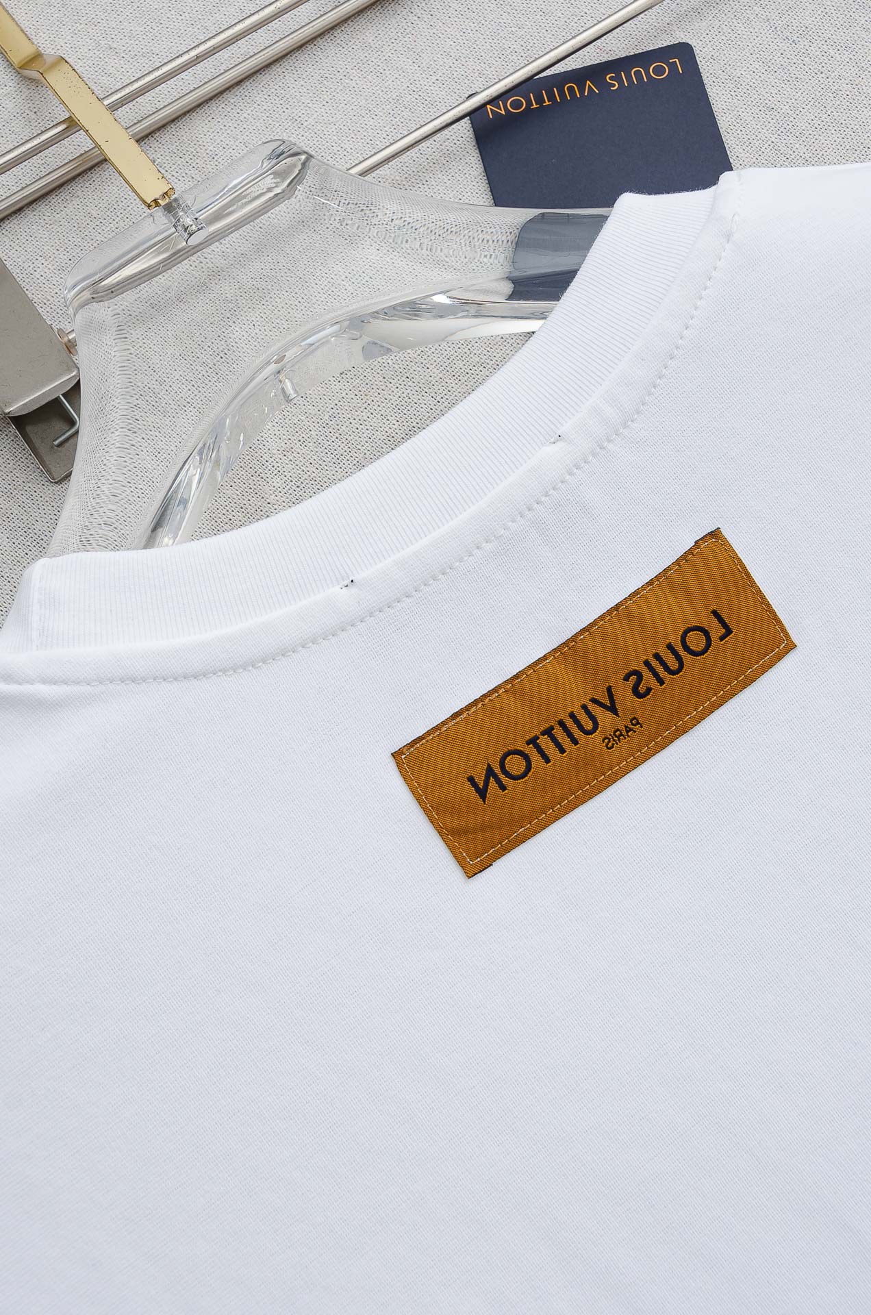 🌾 LV 2026ss春夏新品 ，男士休闲纯色圆领短袖T桖衫#面料属性皆为上乘，网眼结构细腻自然，经过水