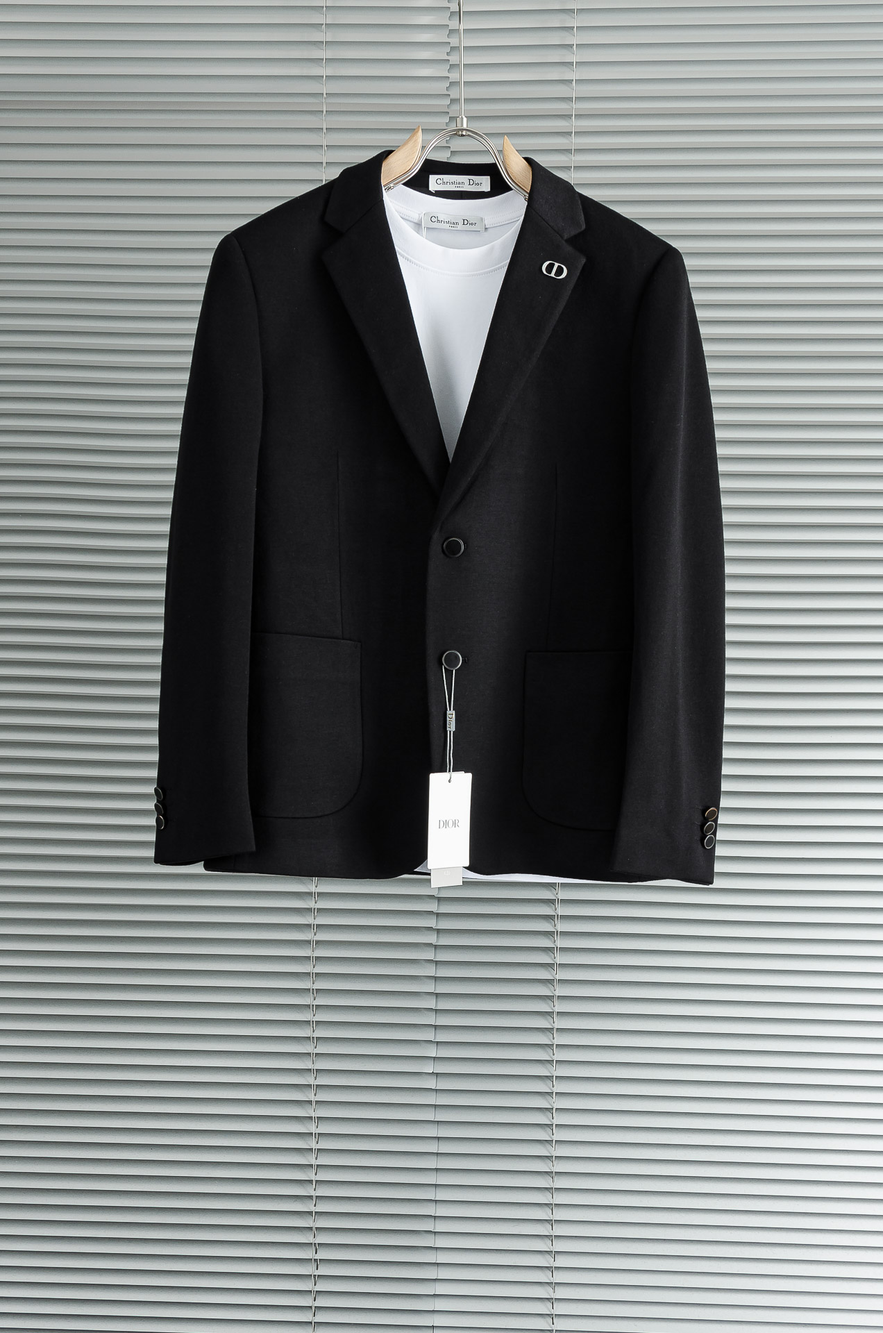 Dior迪奥2026FW最新羊毛混纺胸标点缀男士商务休闲西服#舒适有弹力，区别于普通的西装面料，这个是含