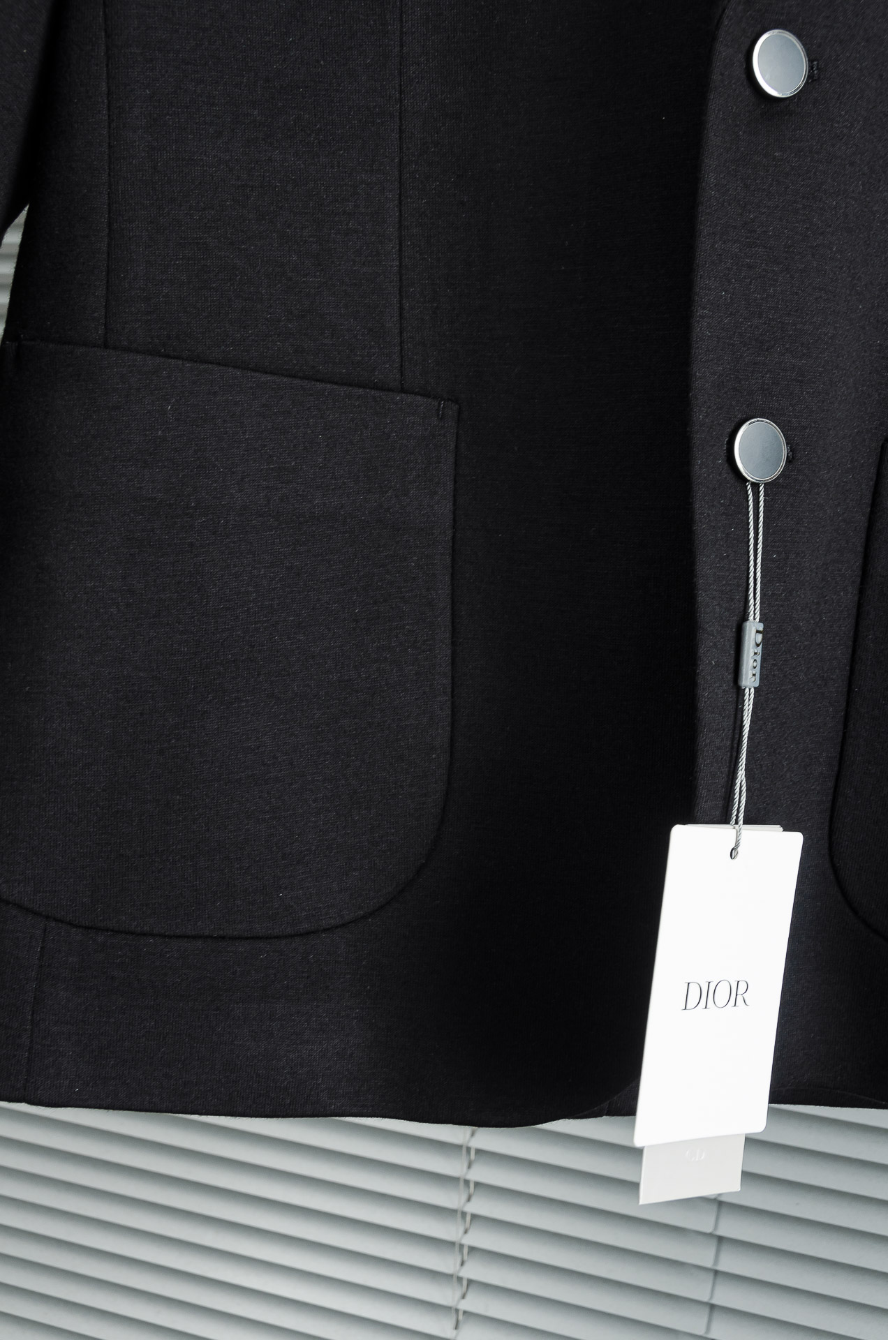 Dior迪奥2026FW最新羊毛混纺胸标点缀男士商务休闲西服#舒适有弹力，区别于普通的西装面料，这个是含