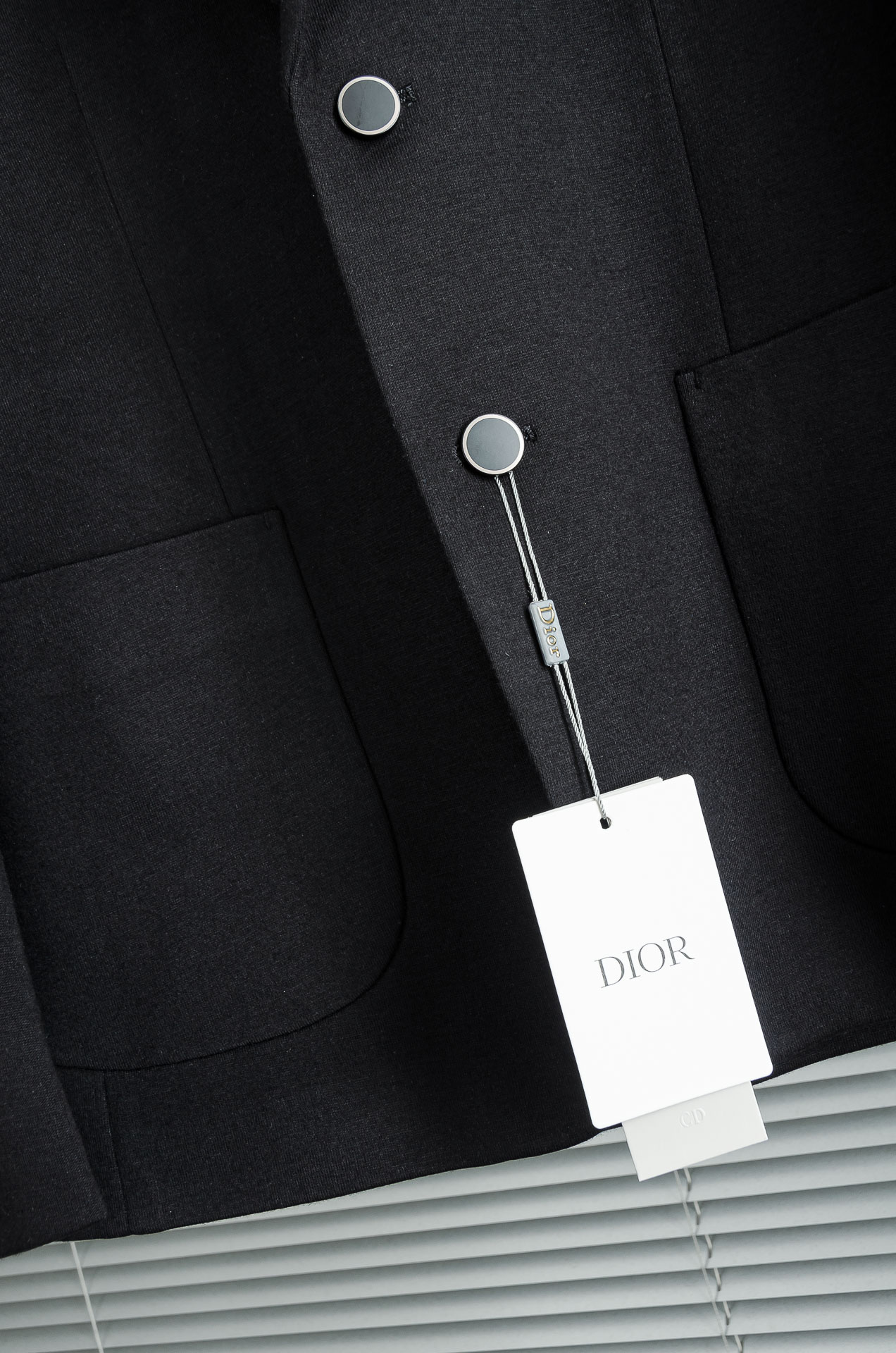 Dior迪奥2026FW最新羊毛混纺胸标点缀男士商务休闲西服#舒适有弹力，区别于普通的西装面料，这个是含