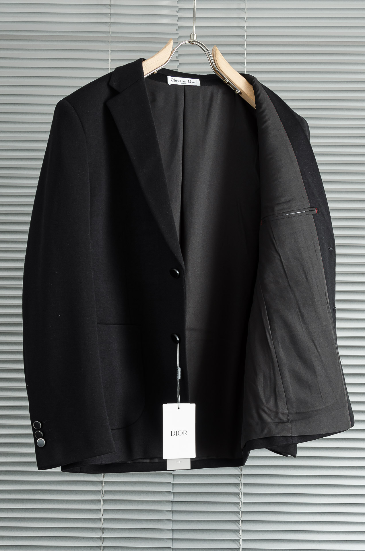 Dior迪奥2026FW最新羊毛混纺胸标点缀男士商务休闲西服#舒适有弹力，区别于普通的西装面料，这个是含