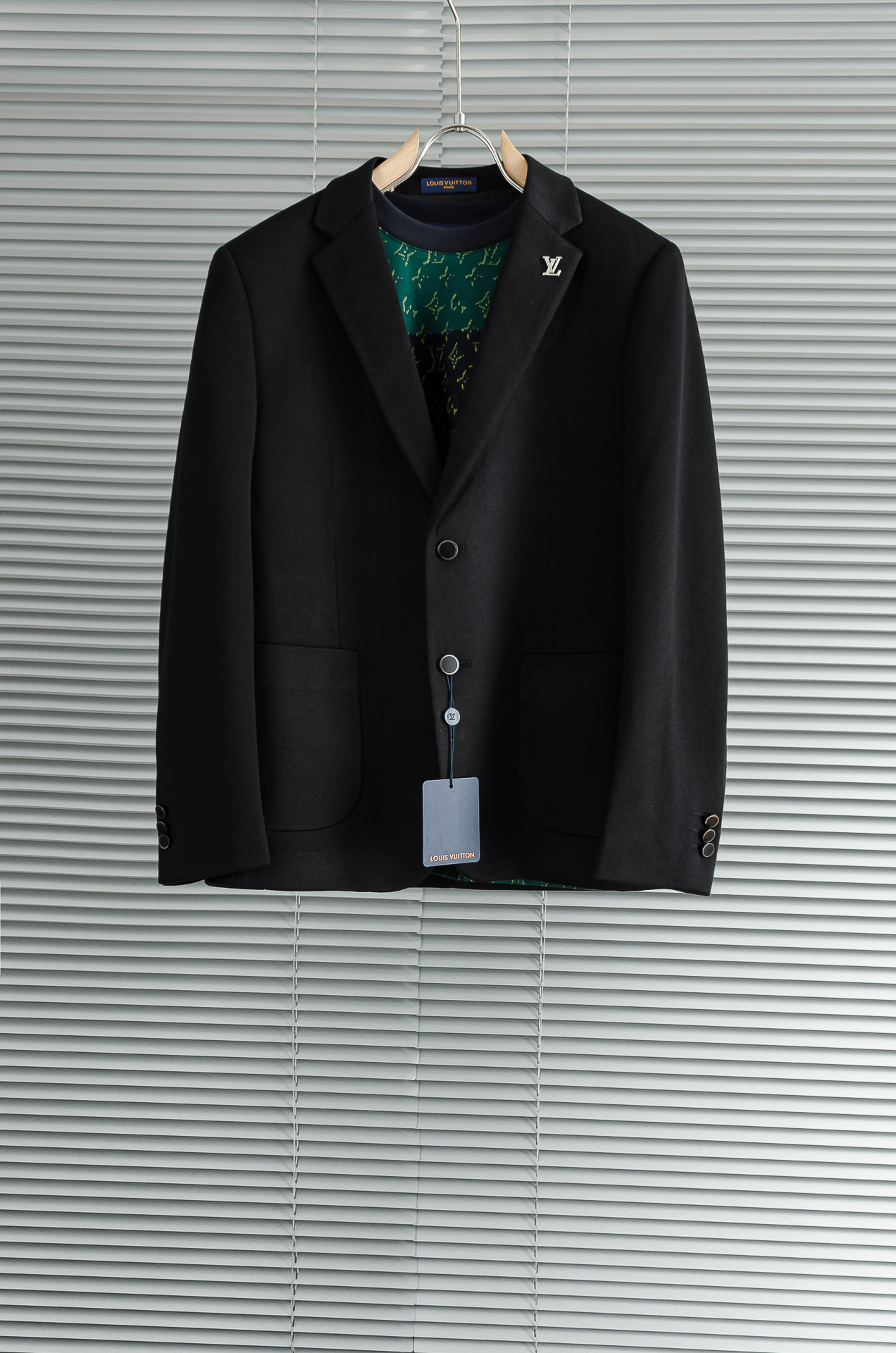 LV 2026FW羊毛混纺胸标点缀男士商务休闲西服#舒适有弹力，区别于普通的西装面料，这个是含羊毛的针织