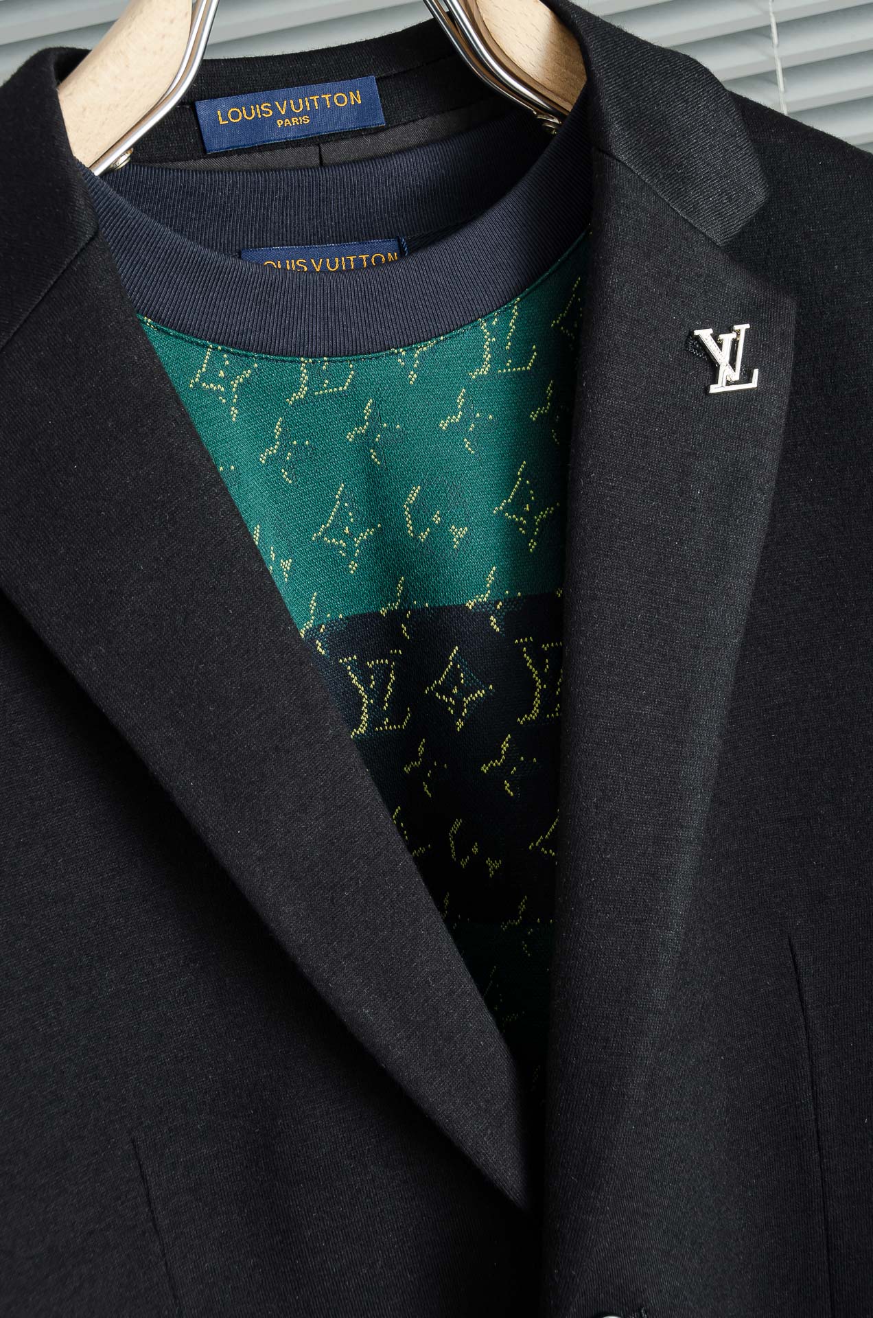 LV 2026FW羊毛混纺胸标点缀男士商务休闲西服#舒适有弹力，区别于普通的西装面料，这个是含羊毛的针织