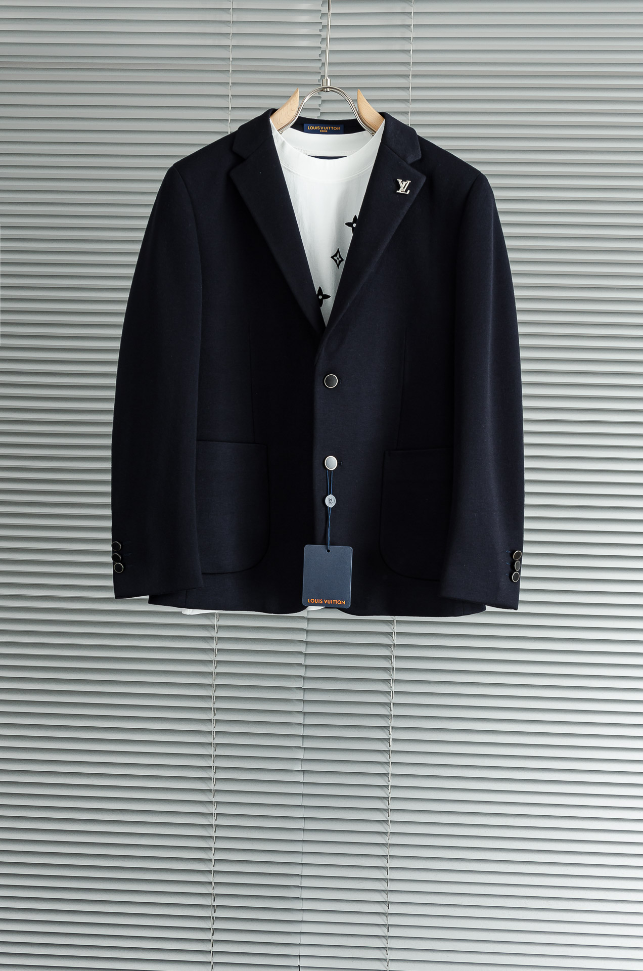 LV 2026FW羊毛混纺胸标点缀男士商务休闲西服#舒适有弹力，区别于普通的西装面料，这个是含羊毛的针织