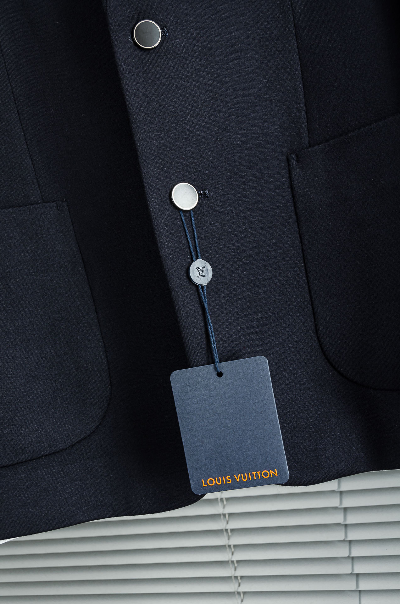 LV 2026FW羊毛混纺胸标点缀男士商务休闲西服#舒适有弹力，区别于普通的西装面料，这个是含羊毛的针织