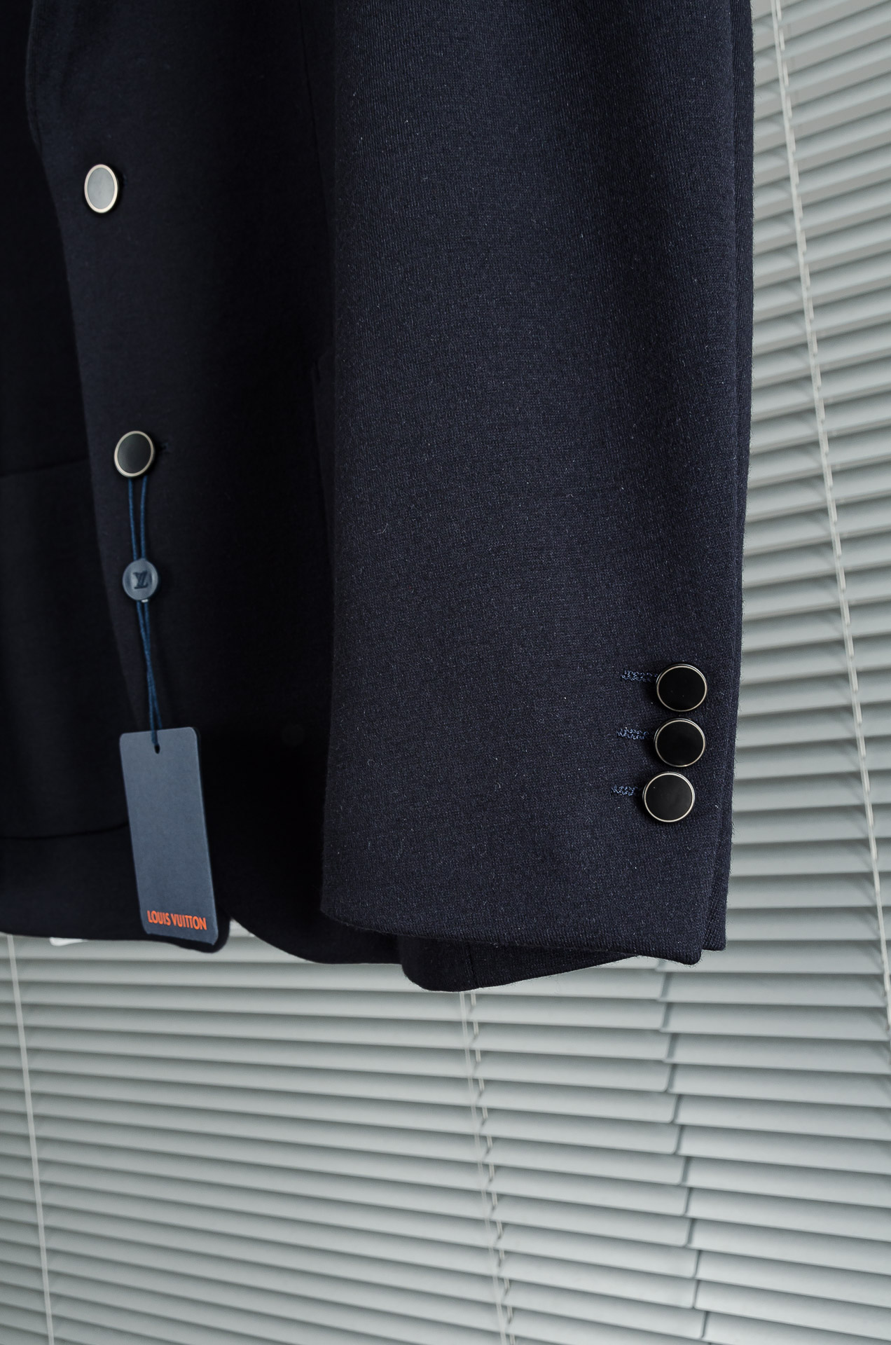 LV 2026FW羊毛混纺胸标点缀男士商务休闲西服#舒适有弹力，区别于普通的西装面料，这个是含羊毛的针织